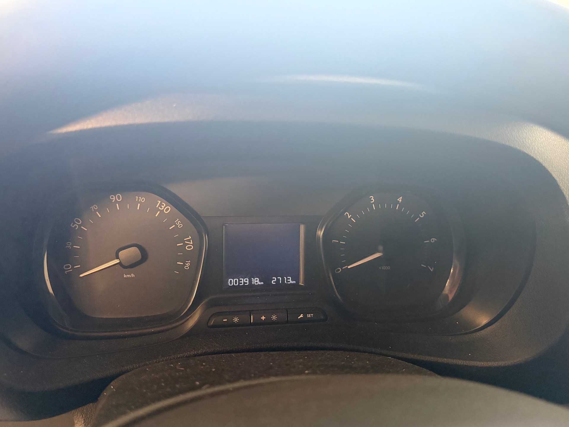 PEUGEOT Expert 2.0 BlueHDi 120 S&S Active Standard-image-8