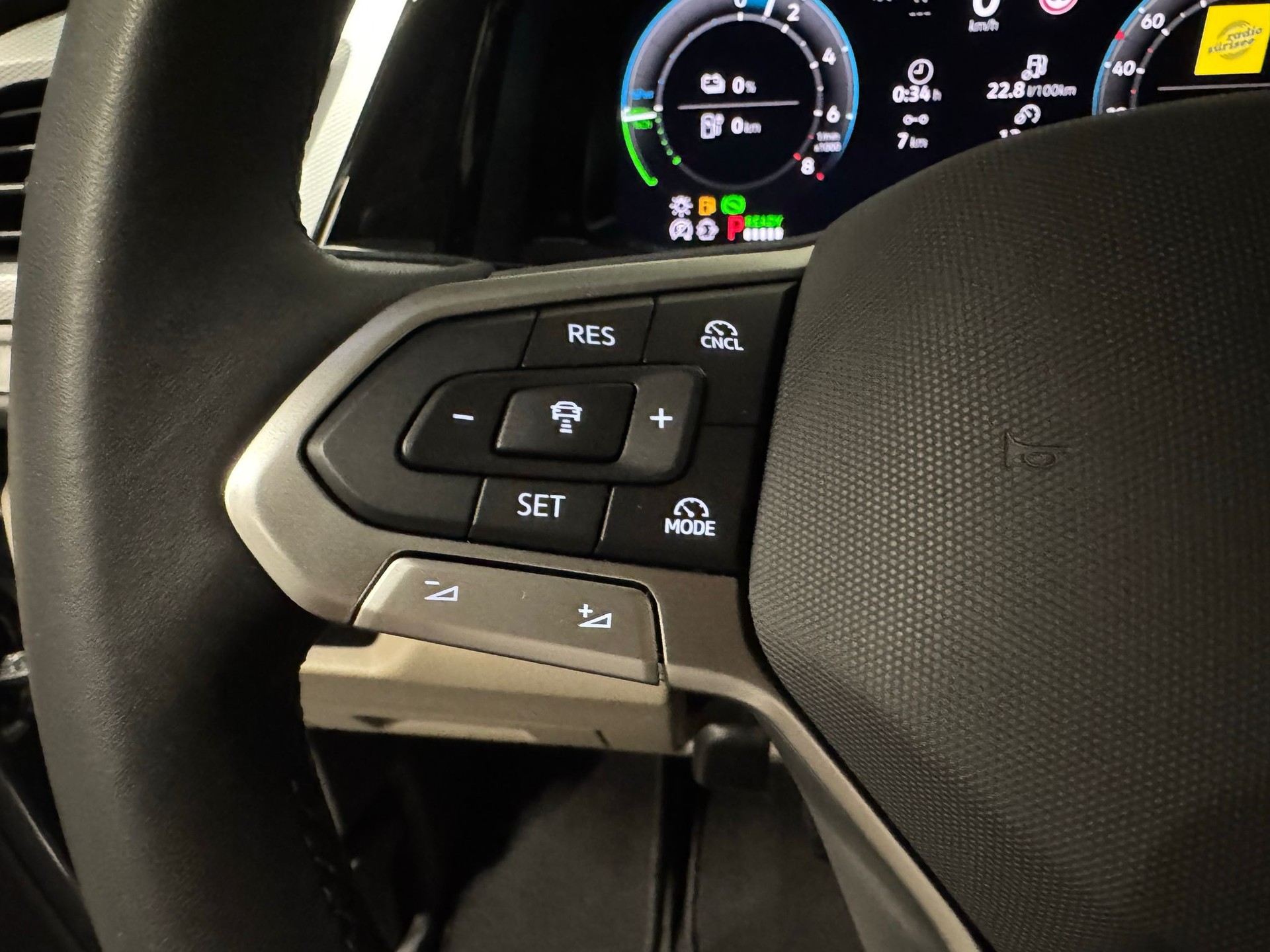 VW Multivan 1.5 TSI eHybrid Liberty DSG 4motion 7-Plätzer-image-12