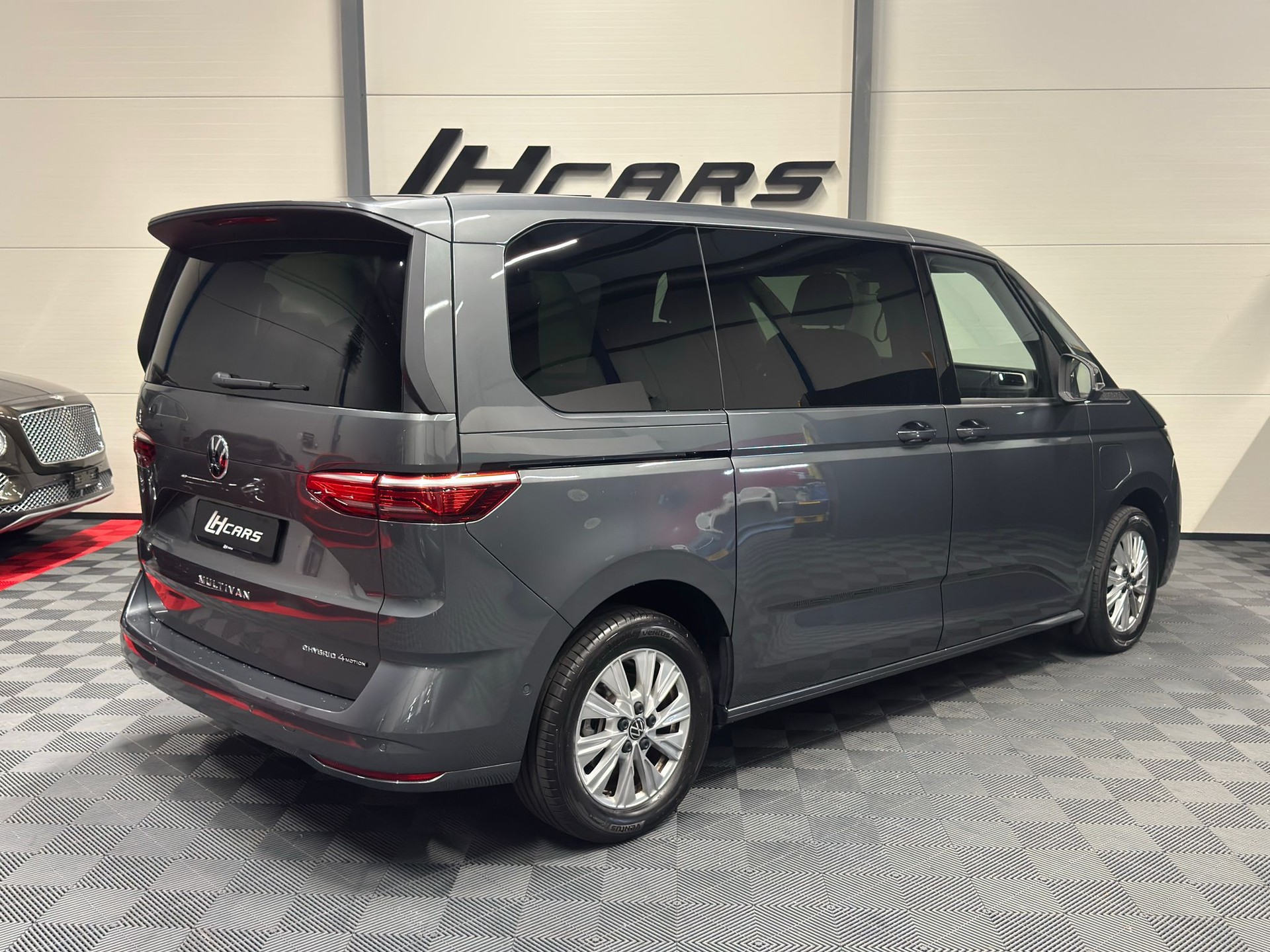 VW Multivan 1.5 TSI eHybrid Liberty DSG 4motion 7-Plätzer-image-3