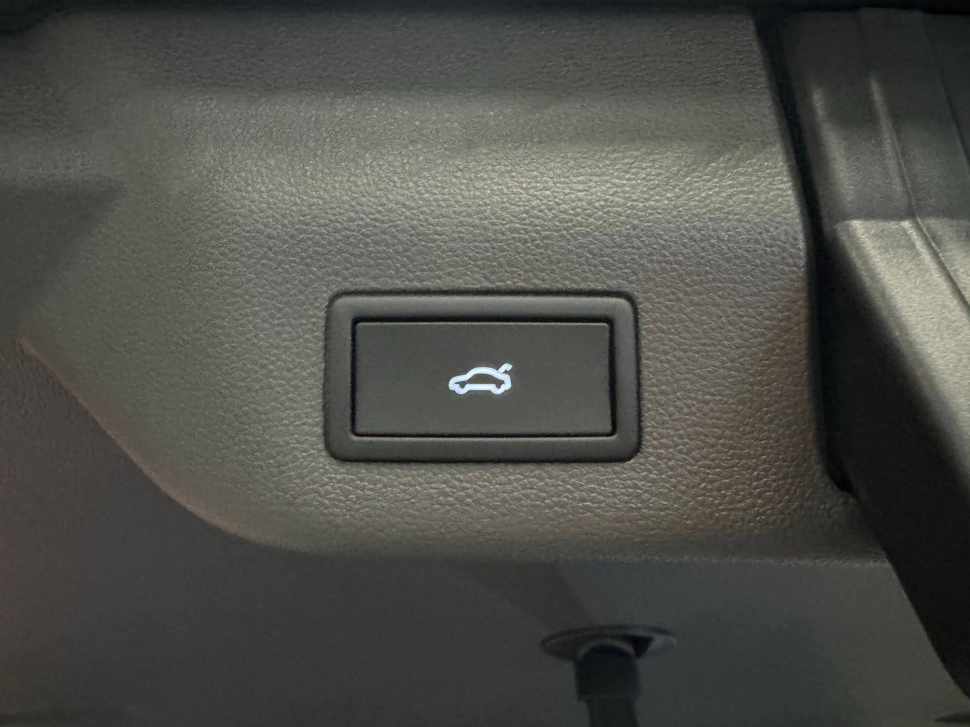 VW Multivan 1.5 TSI eHybrid Liberty DSG 4motion 7-Plätzer-image-14