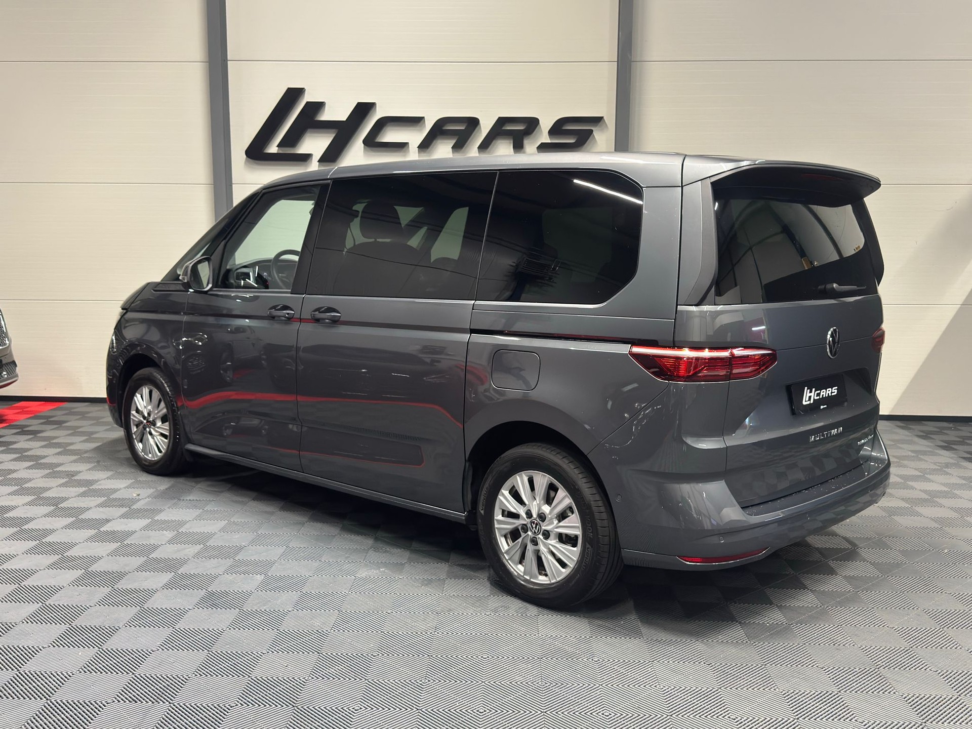 VW Multivan 1.5 TSI eHybrid Liberty DSG 4motion 7-Plätzer-image-2