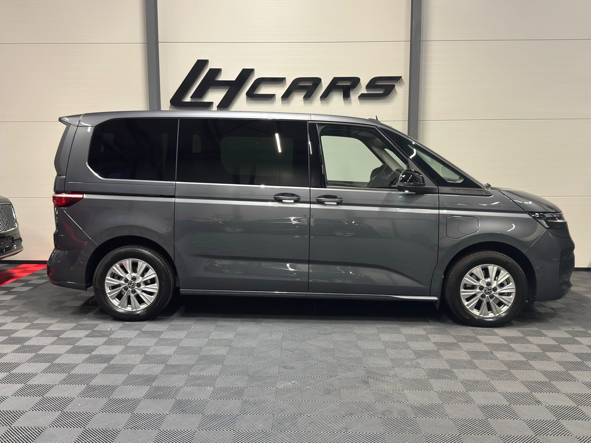 VW Multivan 1.5 TSI eHybrid Liberty DSG 4motion 7-Plätzer-image-4