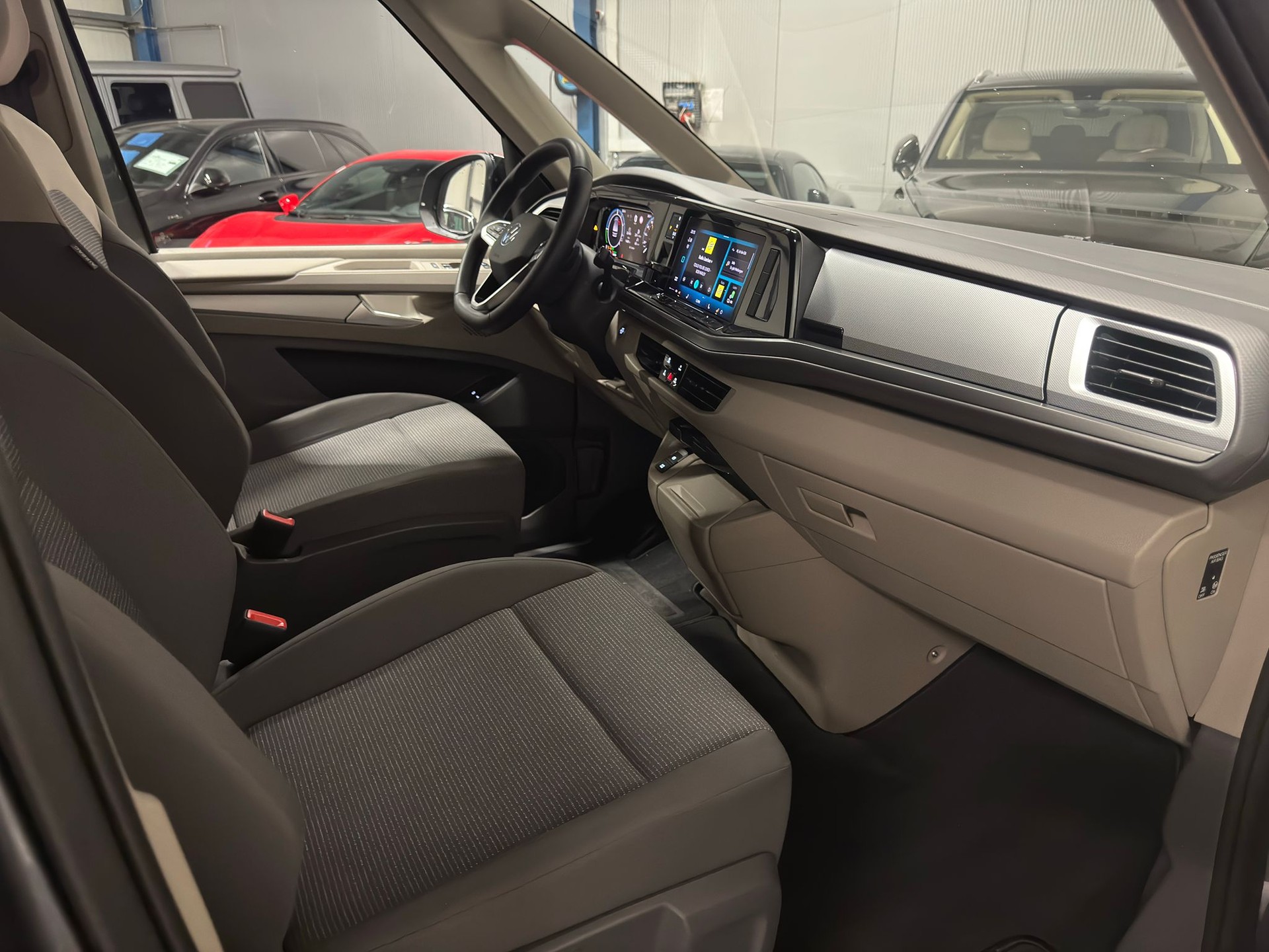 VW Multivan 1.5 TSI eHybrid Liberty DSG 4motion 7-Plätzer-image-10