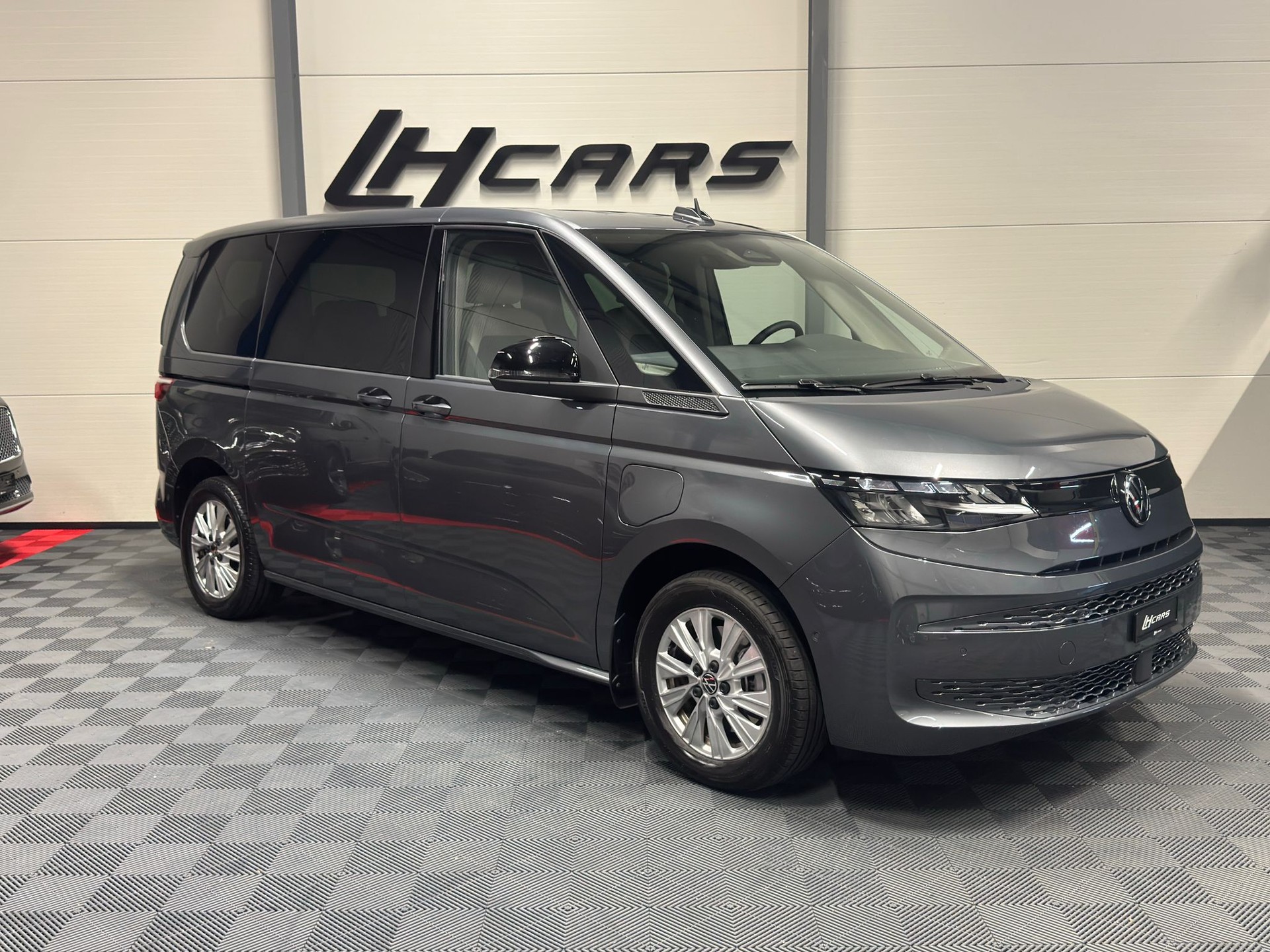 VW Multivan 1.5 TSI eHybrid Liberty DSG 4motion 7-Plätzer-image-5
