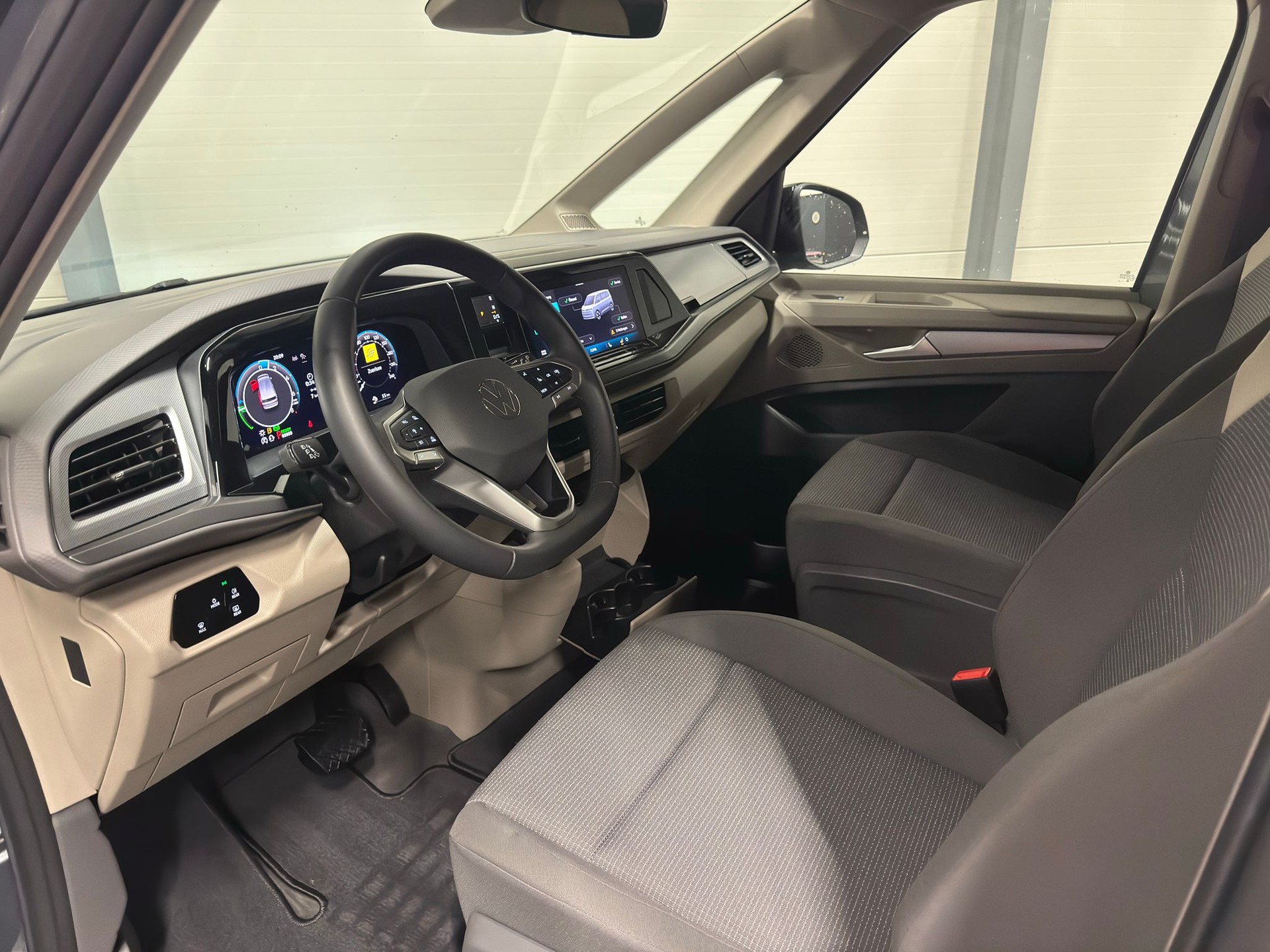 VW Multivan 1.5 TSI eHybrid Liberty DSG 4motion 7-Plätzer-image-8