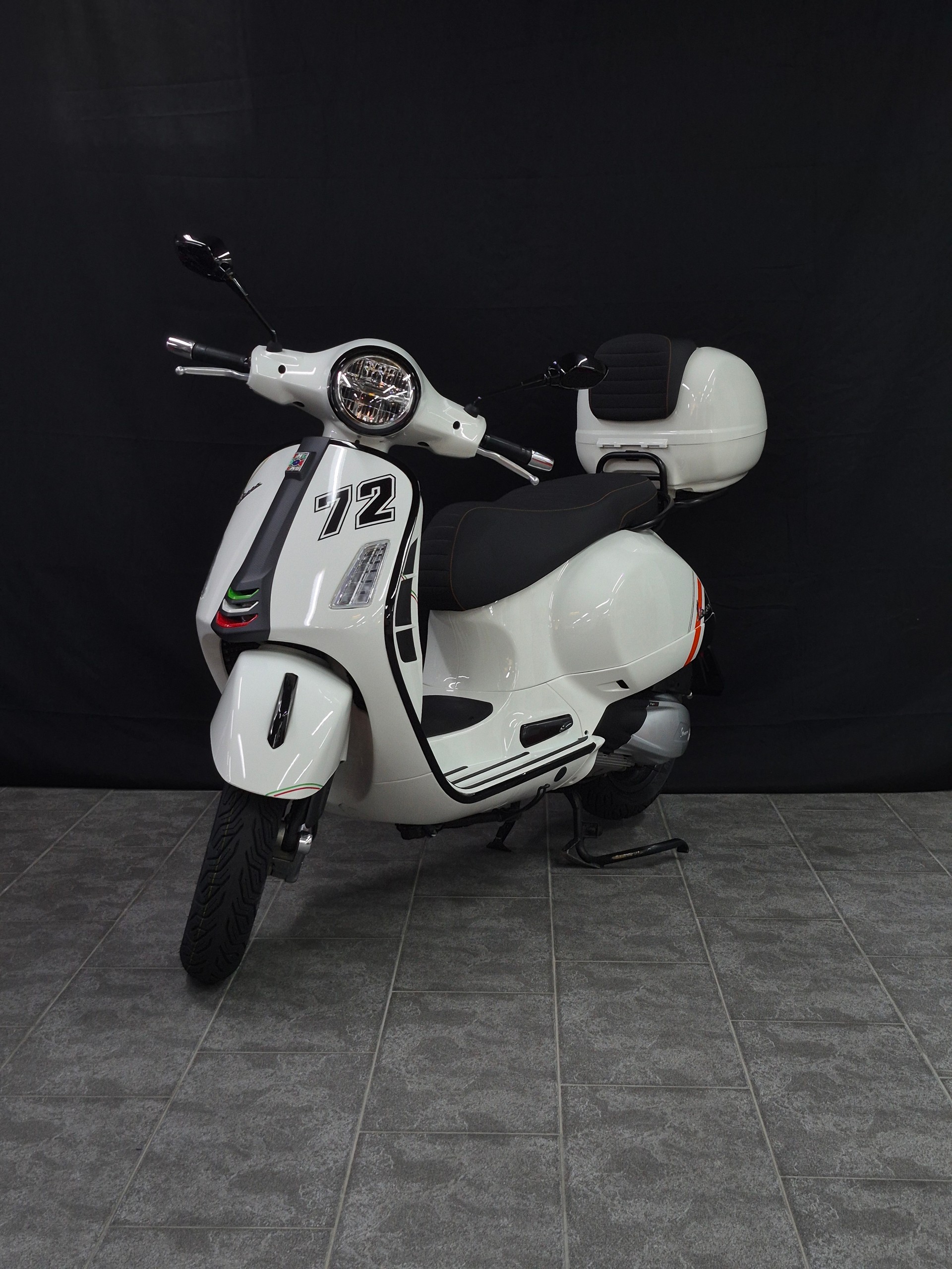 PIAGGIO Vespa GTS 300 Super Sport ABS-showroom-element-1