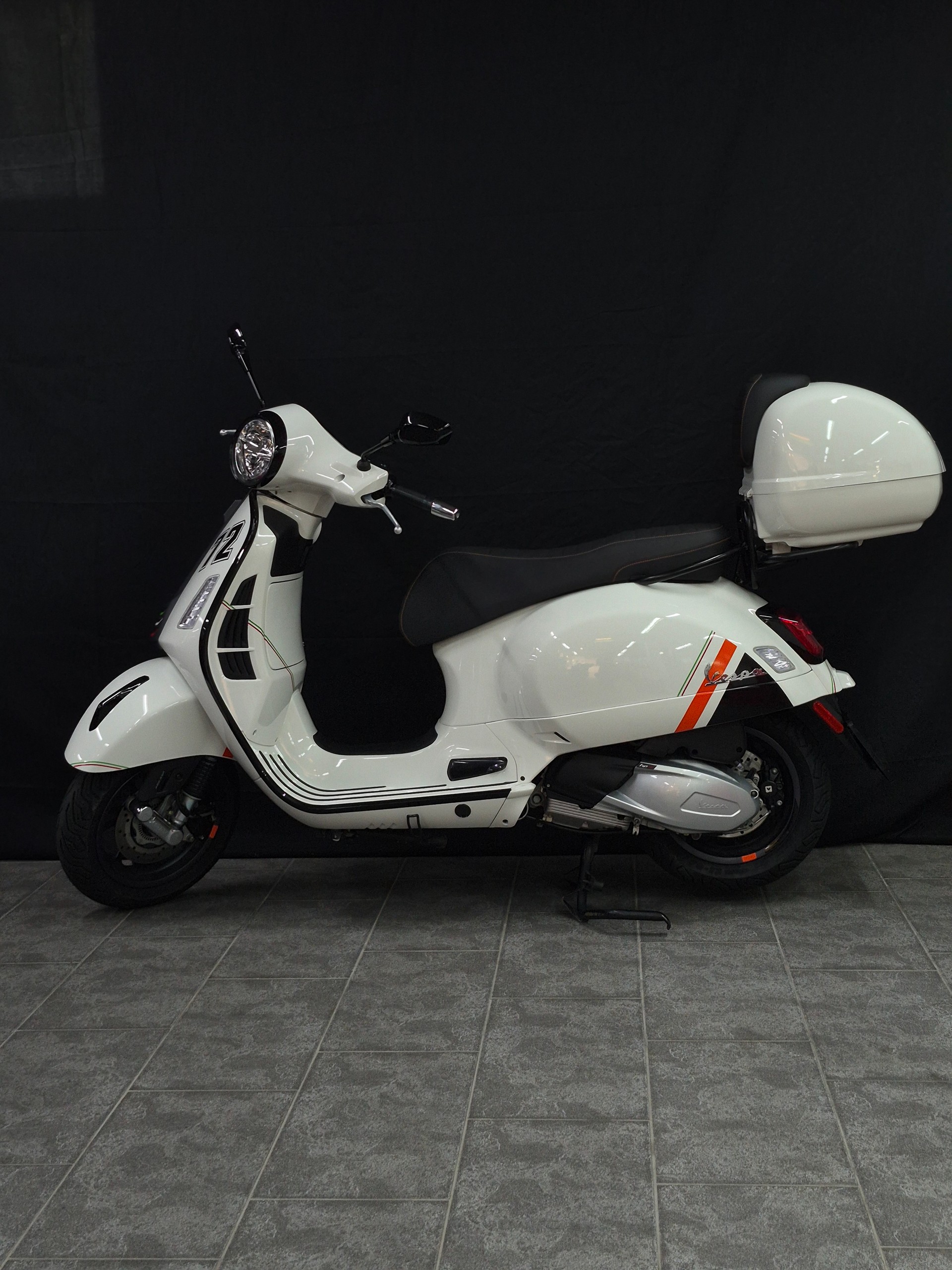 PIAGGIO Vespa GTS 300 Super Sport ABS-showroom-element-2
