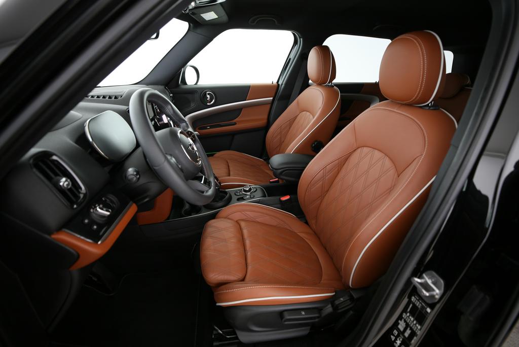 MINI Countryman F60 2.0i Cooper S SAG ALL4-image-2