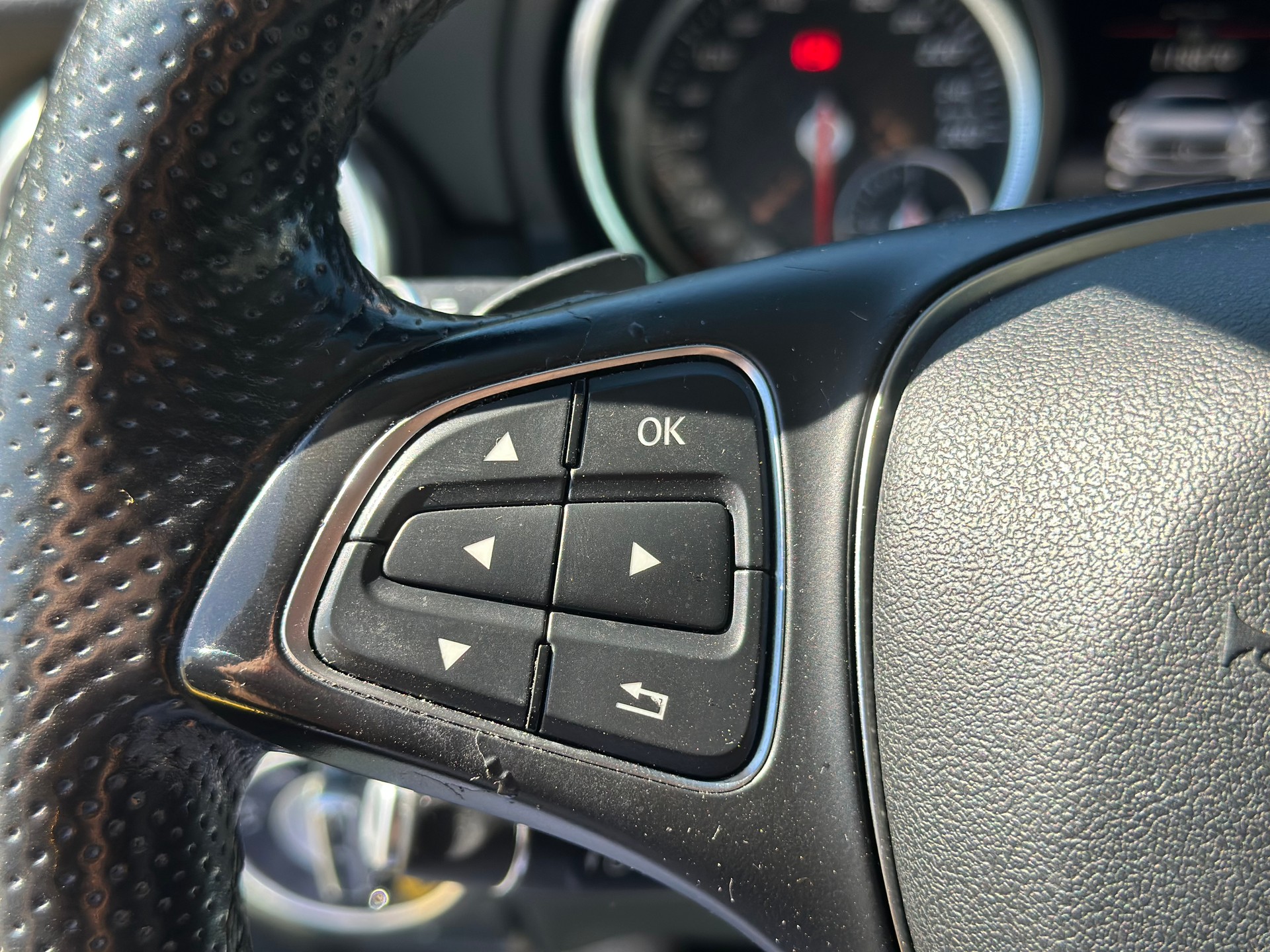 MERCEDES-BENZ A 180 BlueEfficiency Edition Style-image-14