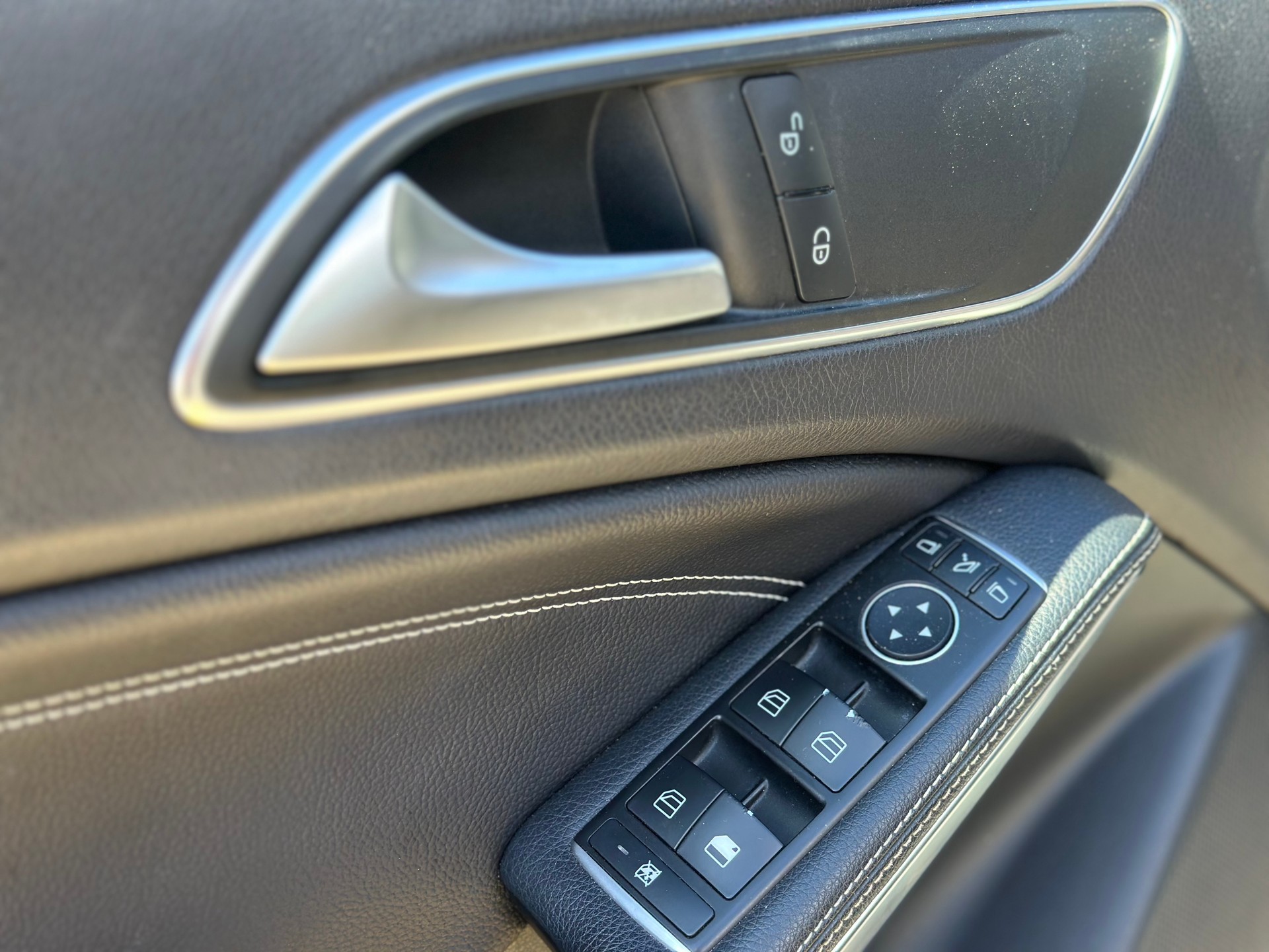 MERCEDES-BENZ A 180 BlueEfficiency Edition Style-image-22