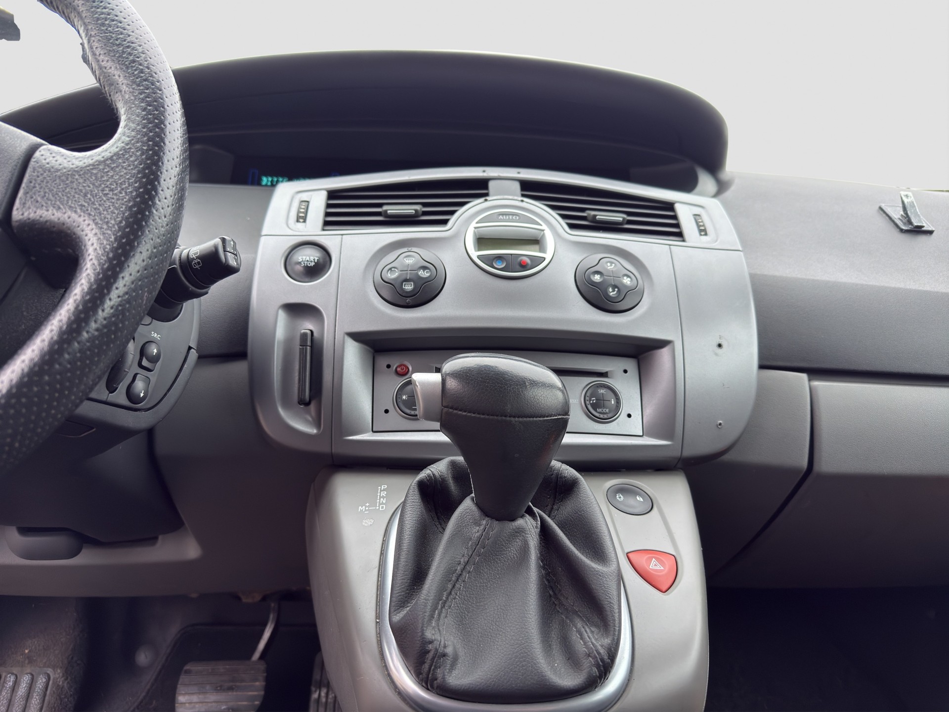 RENAULT Scénic 1.9 dCi Privilège Luxe-image-13