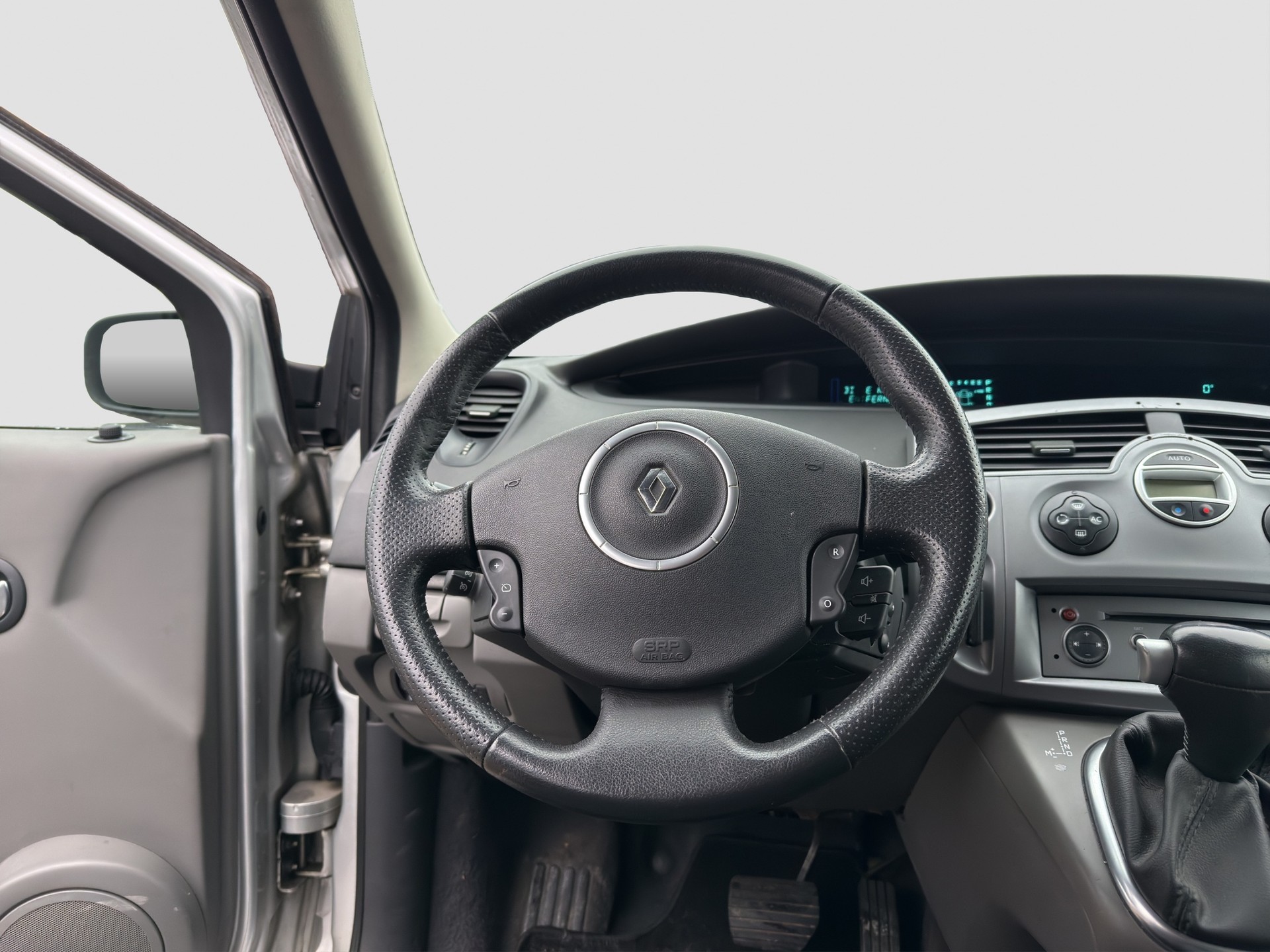 RENAULT Scénic 1.9 dCi Privilège Luxe-image-10