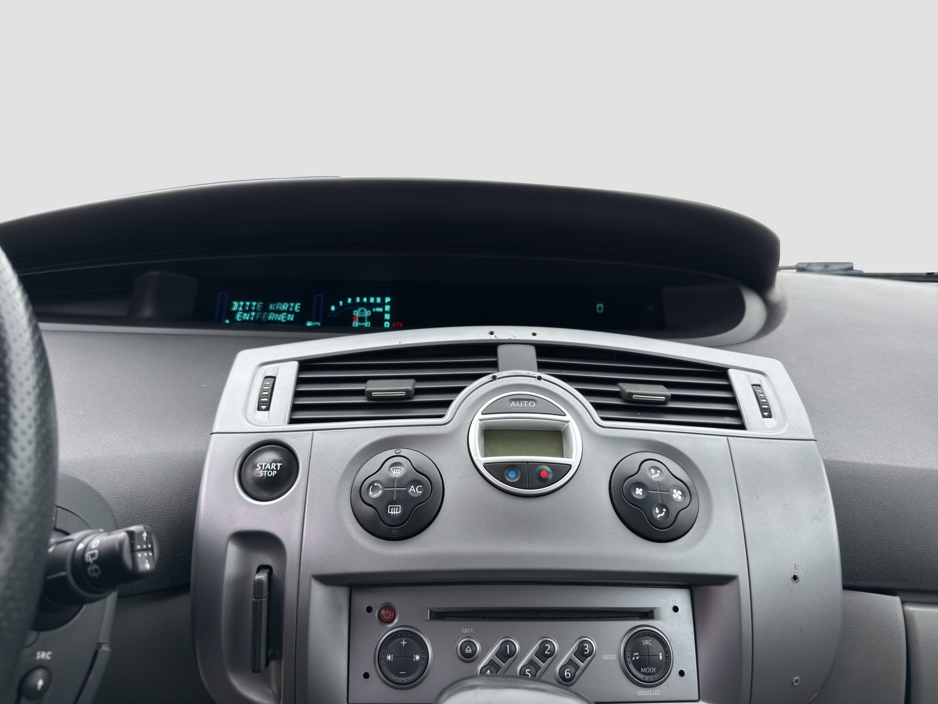 RENAULT Scénic 1.9 dCi Privilège Luxe-image-12