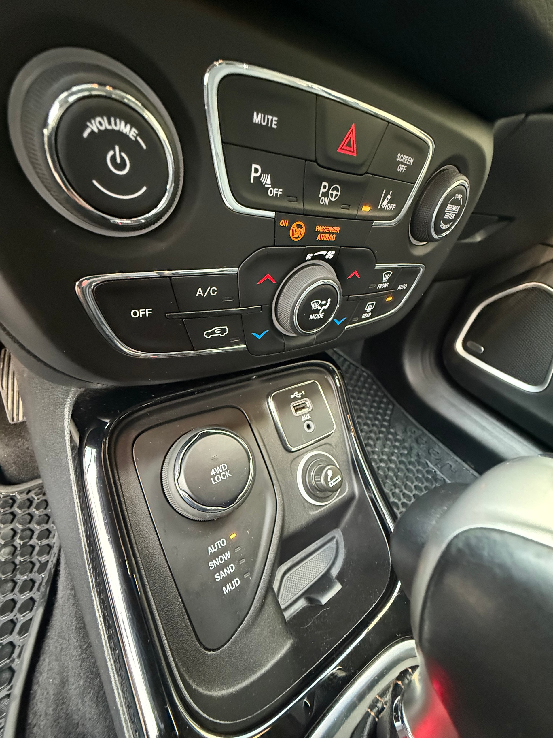 JEEP Compass 1.4 Turbo Limited AWD 9ATX-image-8