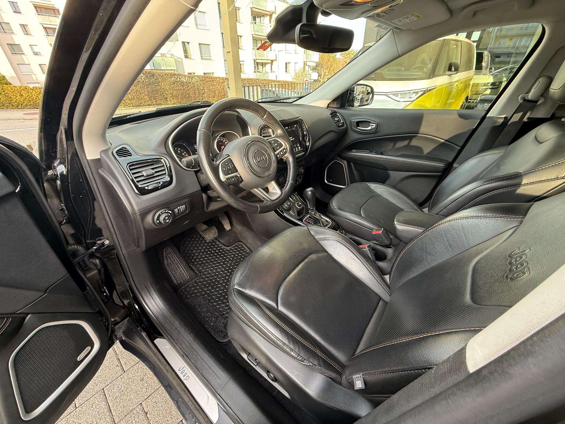 JEEP Compass 1.4 Turbo Limited AWD 9ATX-image-4