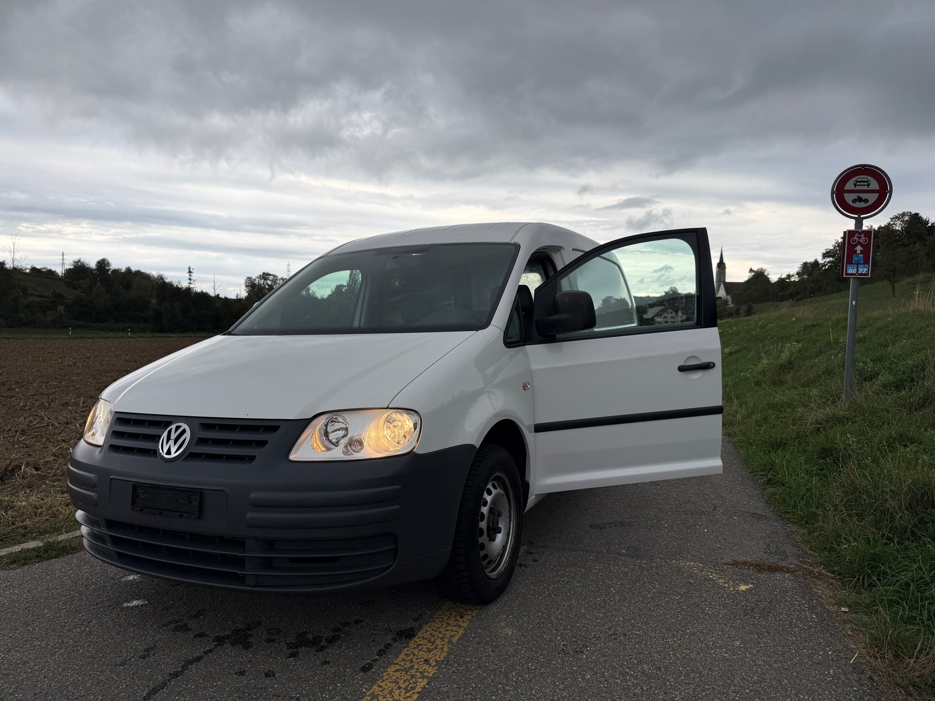 VW VW CADDY Maxi 1.9 Tdi-image-1