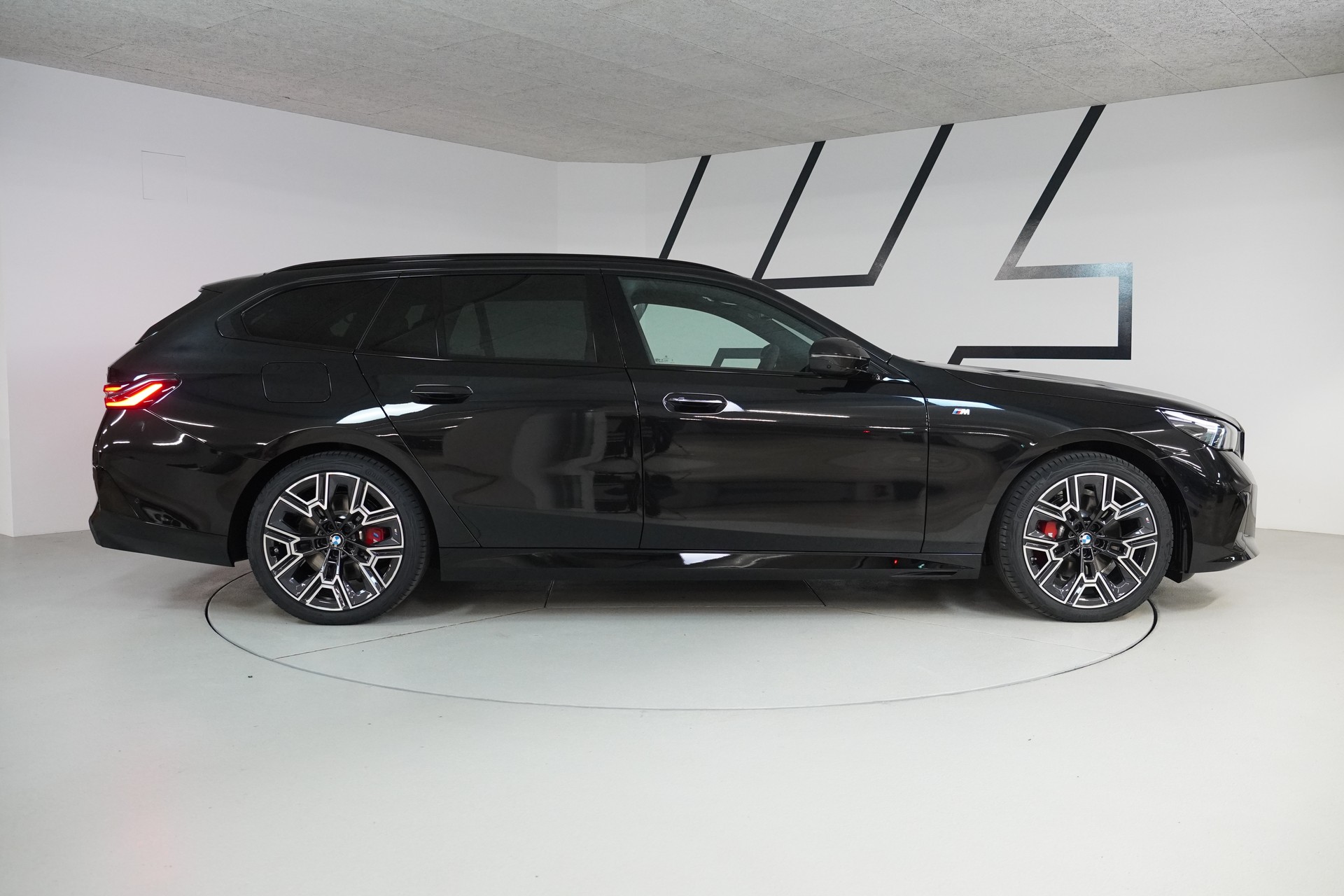 BMW 520d xDrive 48V Touring M Sport Pro Steptronic-image-7