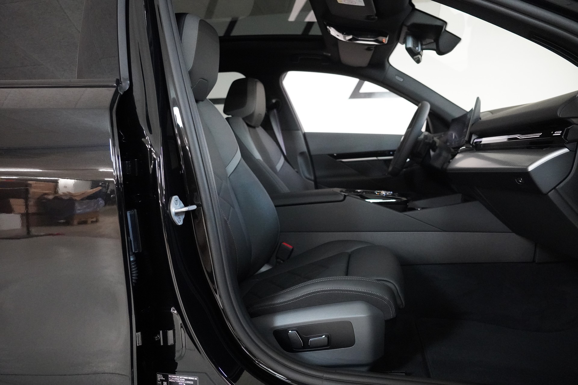 BMW 520d xDrive 48V Touring M Sport Pro Steptronic-image-13