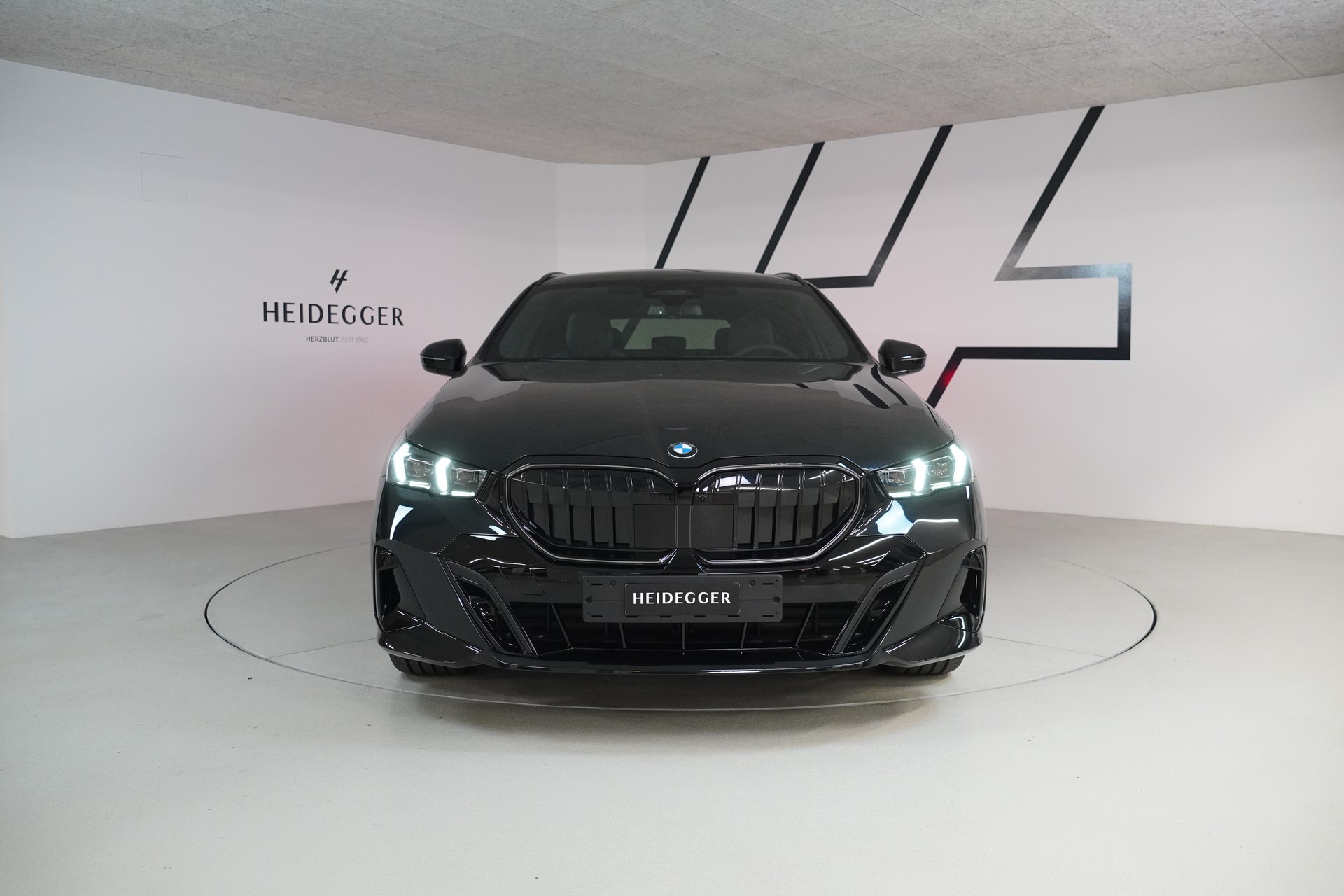 BMW 520d xDrive 48V Touring M Sport Pro Steptronic-image-1