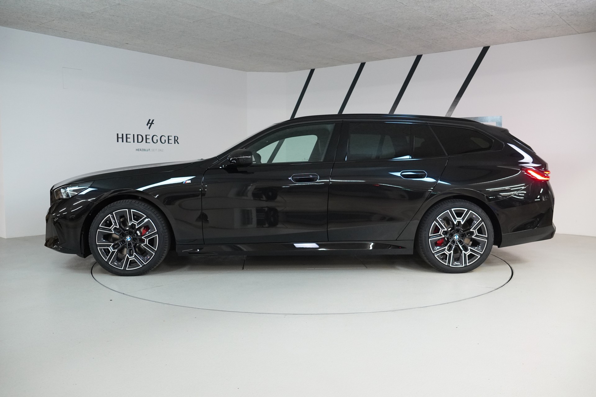 BMW 520d xDrive 48V Touring M Sport Pro Steptronic-image-3