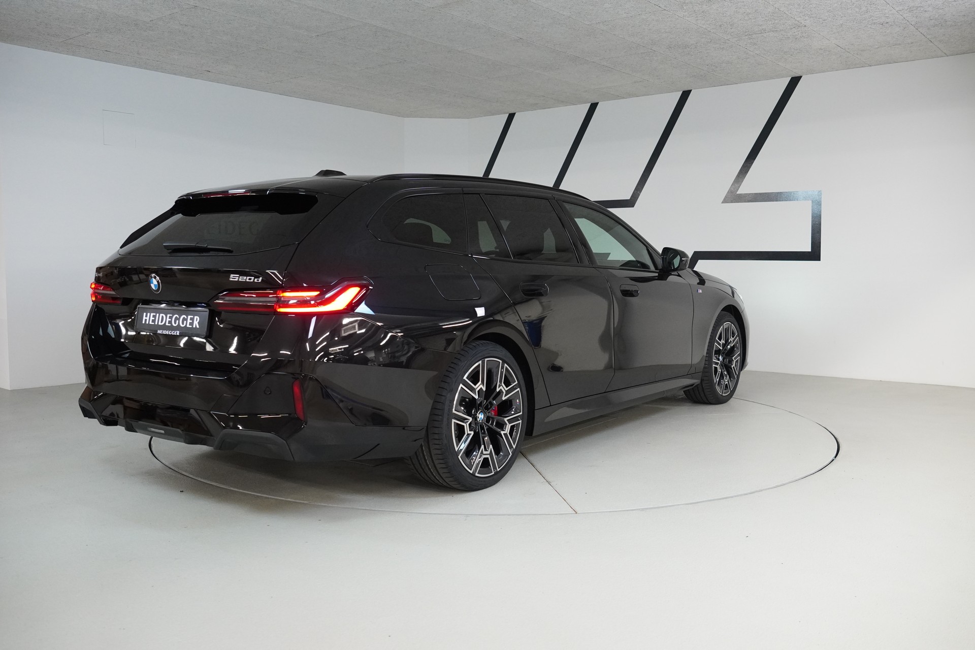 BMW 520d xDrive 48V Touring M Sport Pro Steptronic-image-6