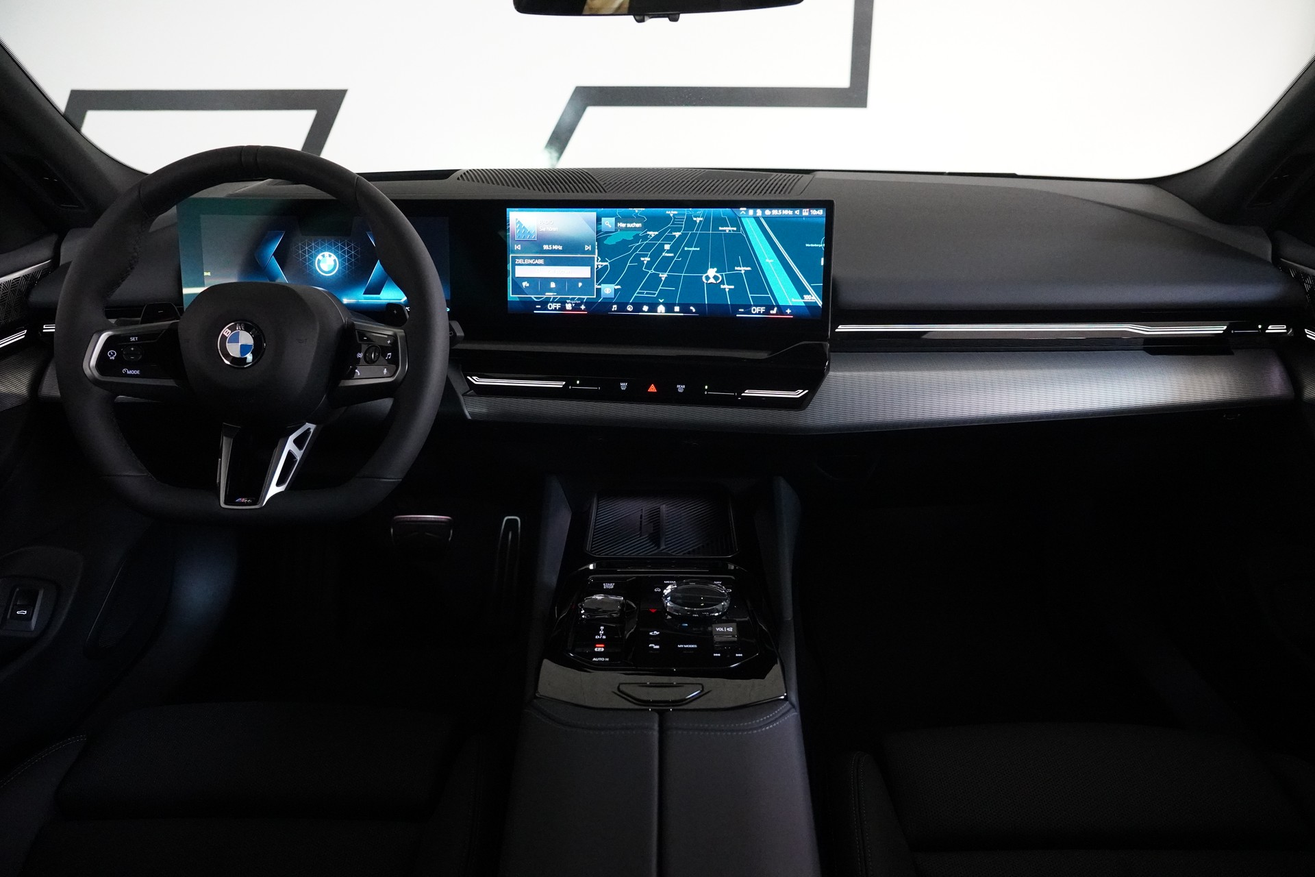 BMW 520d xDrive 48V Touring M Sport Pro Steptronic-image-17