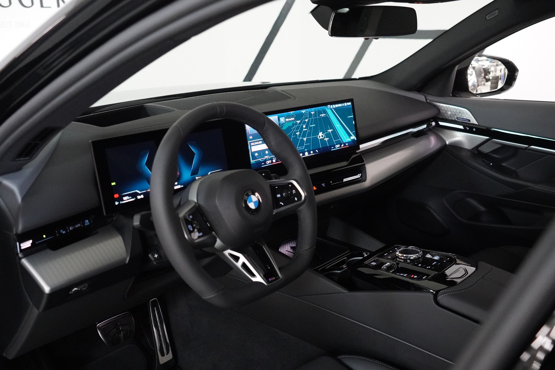BMW 520d xDrive 48V Touring M Sport Pro Steptronic-image-23