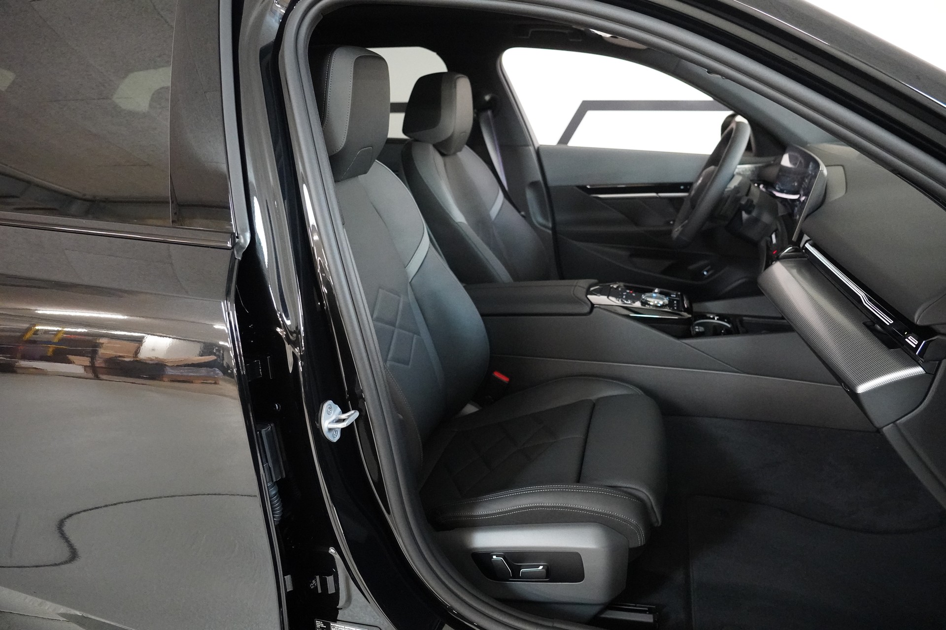 BMW 520d xDrive 48V Touring M Sport Pro Steptronic-image-14