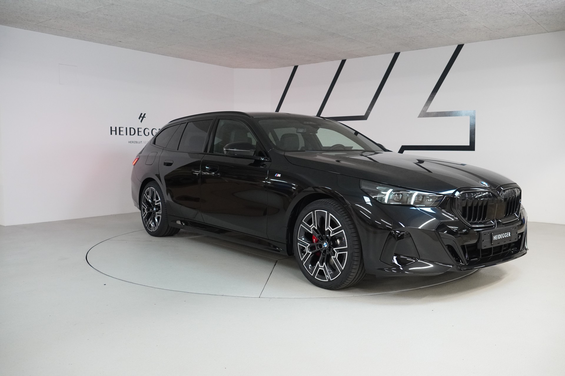 BMW 520d xDrive 48V Touring M Sport Pro Steptronic-image-2