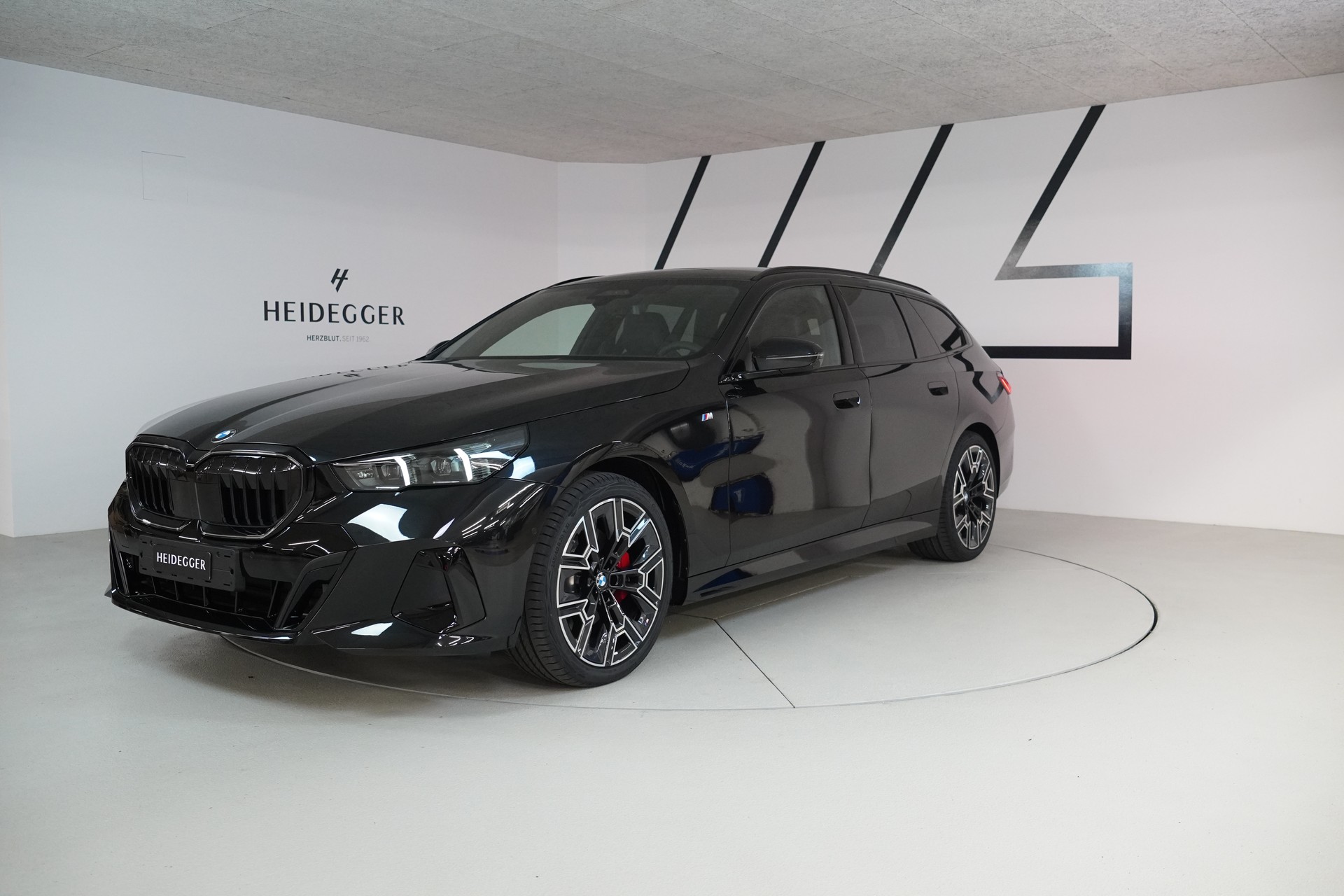 BMW 520d xDrive 48V Touring M Sport Pro Steptronic-image-0