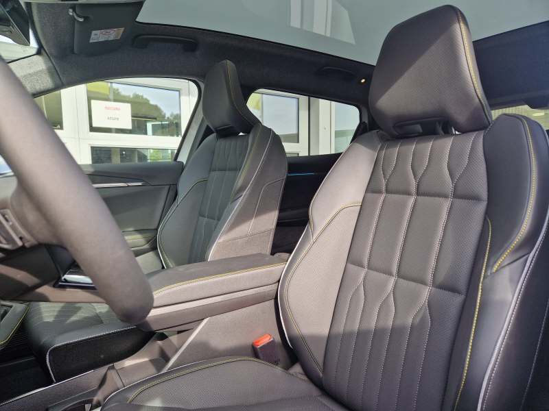 RENAULT Scénic E-Tech iconic-image-4