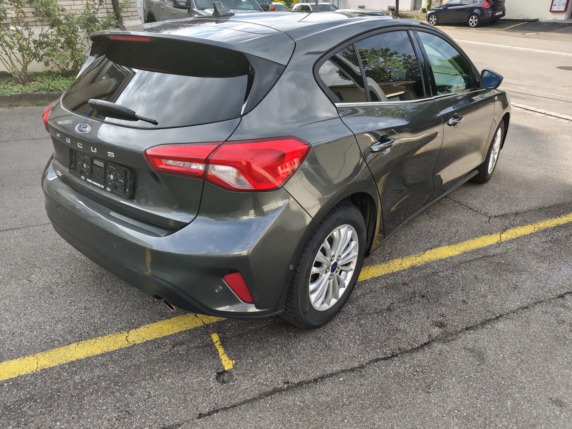 FORD Focus 1.0 SCTi Titanium X Automatic-image-2