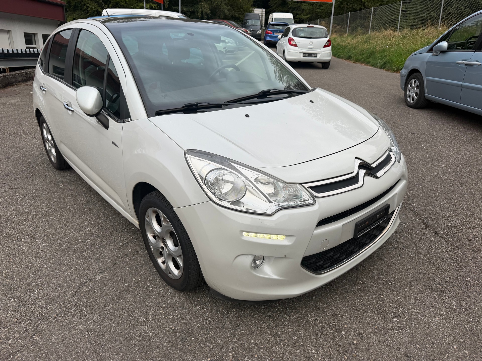 CITROEN C3 1.2i PureTech Exclusive-image-1