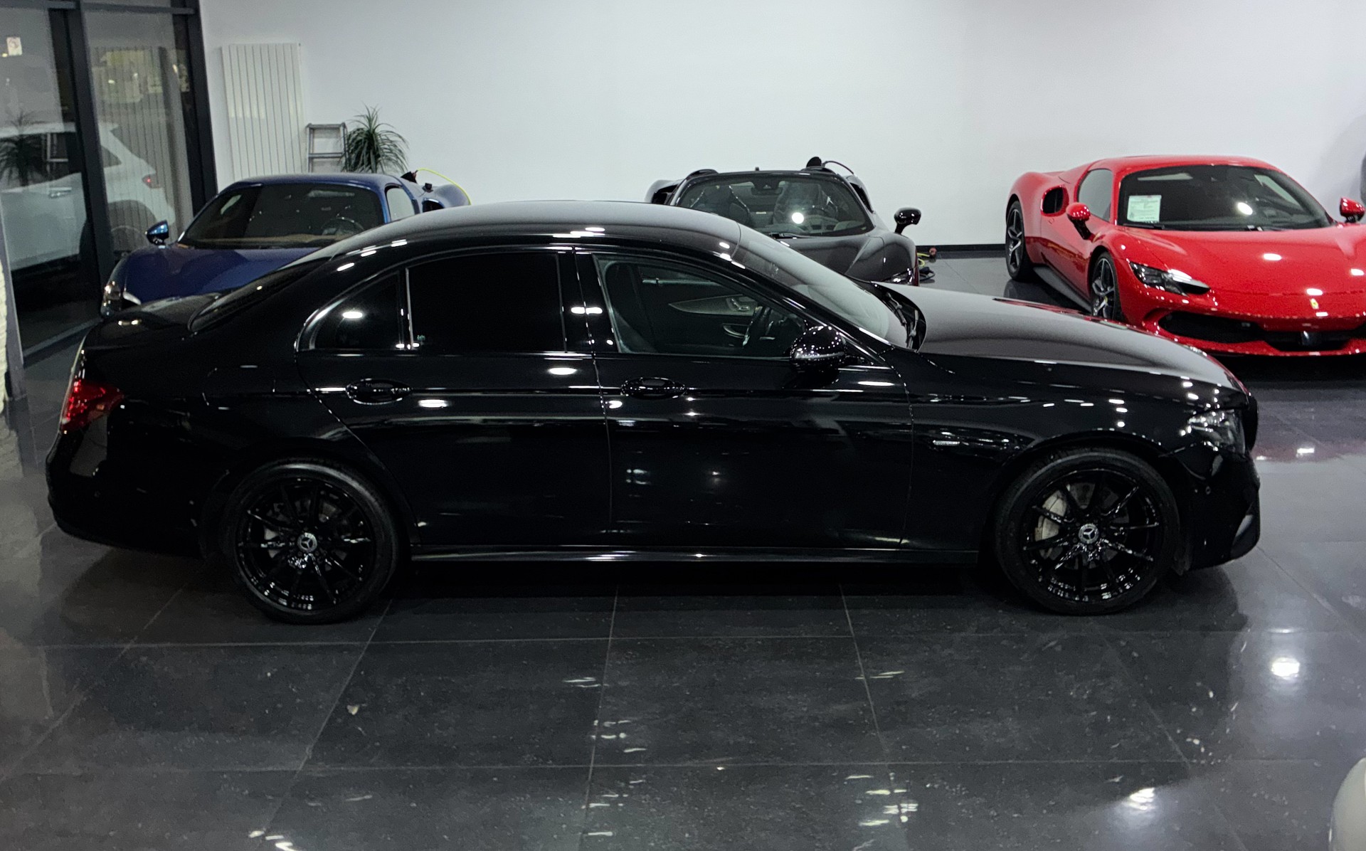 MERCEDES-BENZ E 220d Swiss Star AMG Line 4Matic 9G-Tronic-image-3
