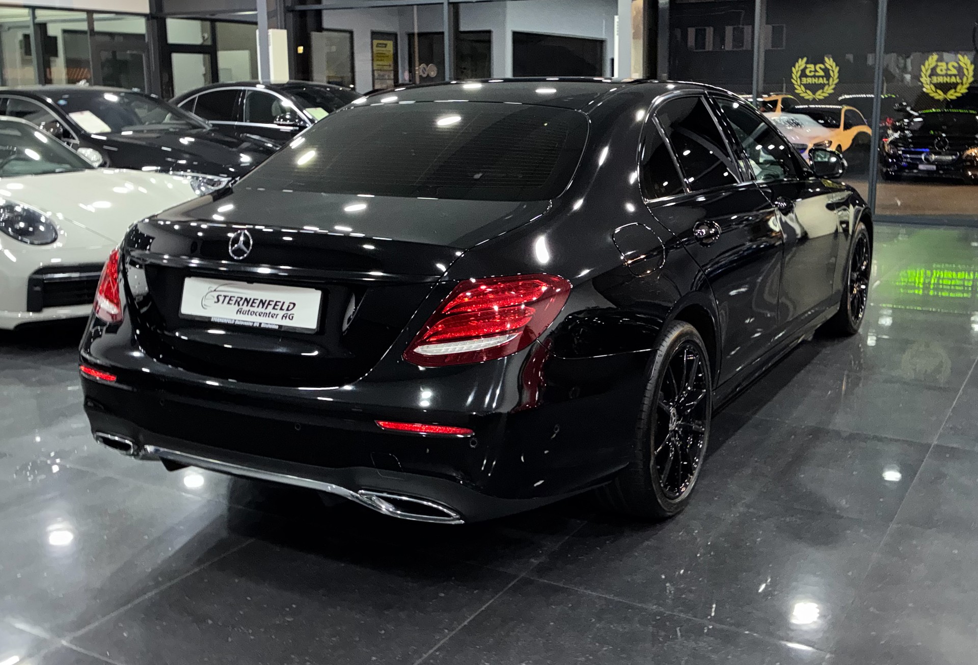 MERCEDES-BENZ E 220d Swiss Star AMG Line 4Matic 9G-Tronic-image-6