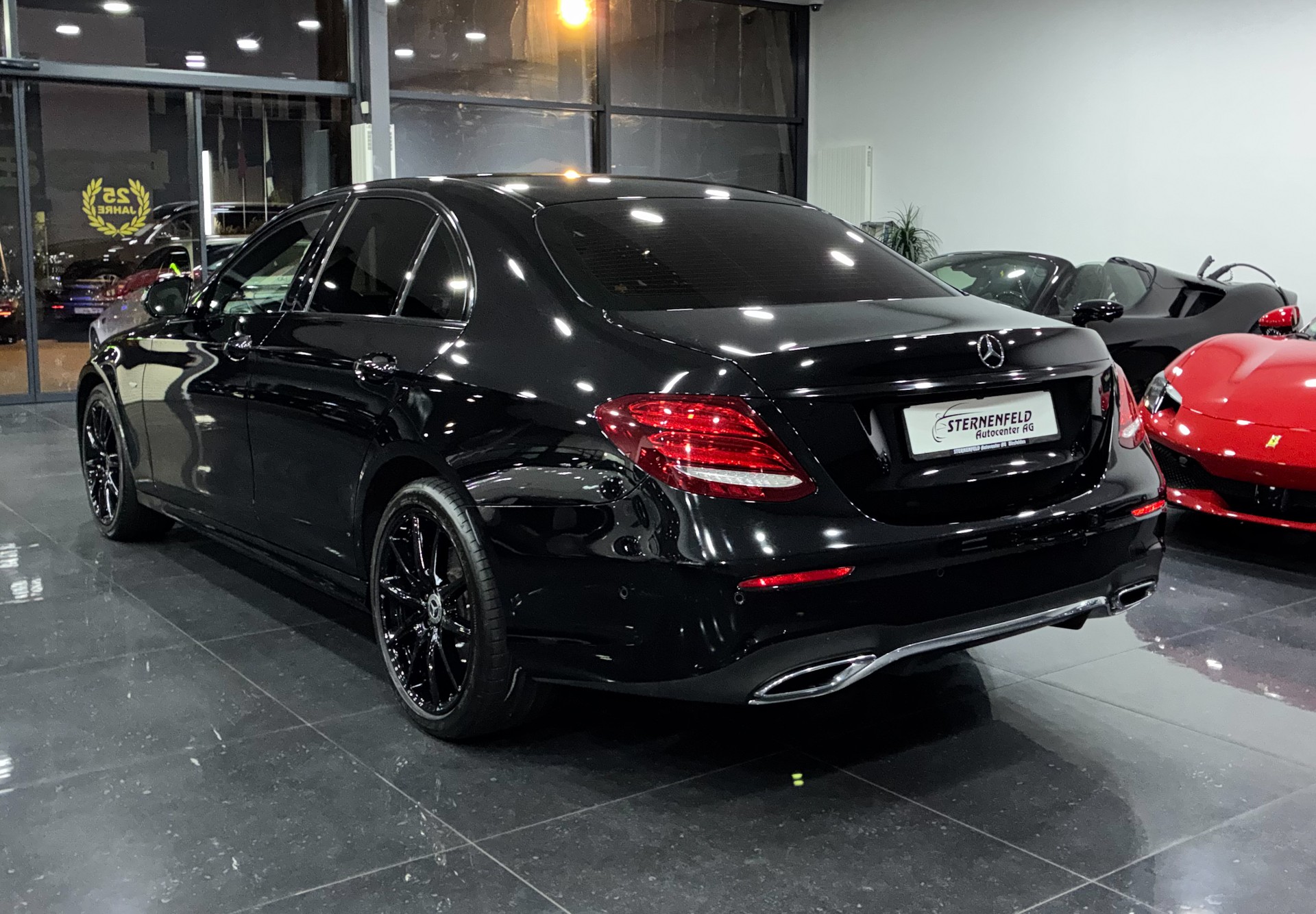 MERCEDES-BENZ E 220d Swiss Star AMG Line 4Matic 9G-Tronic-image-4