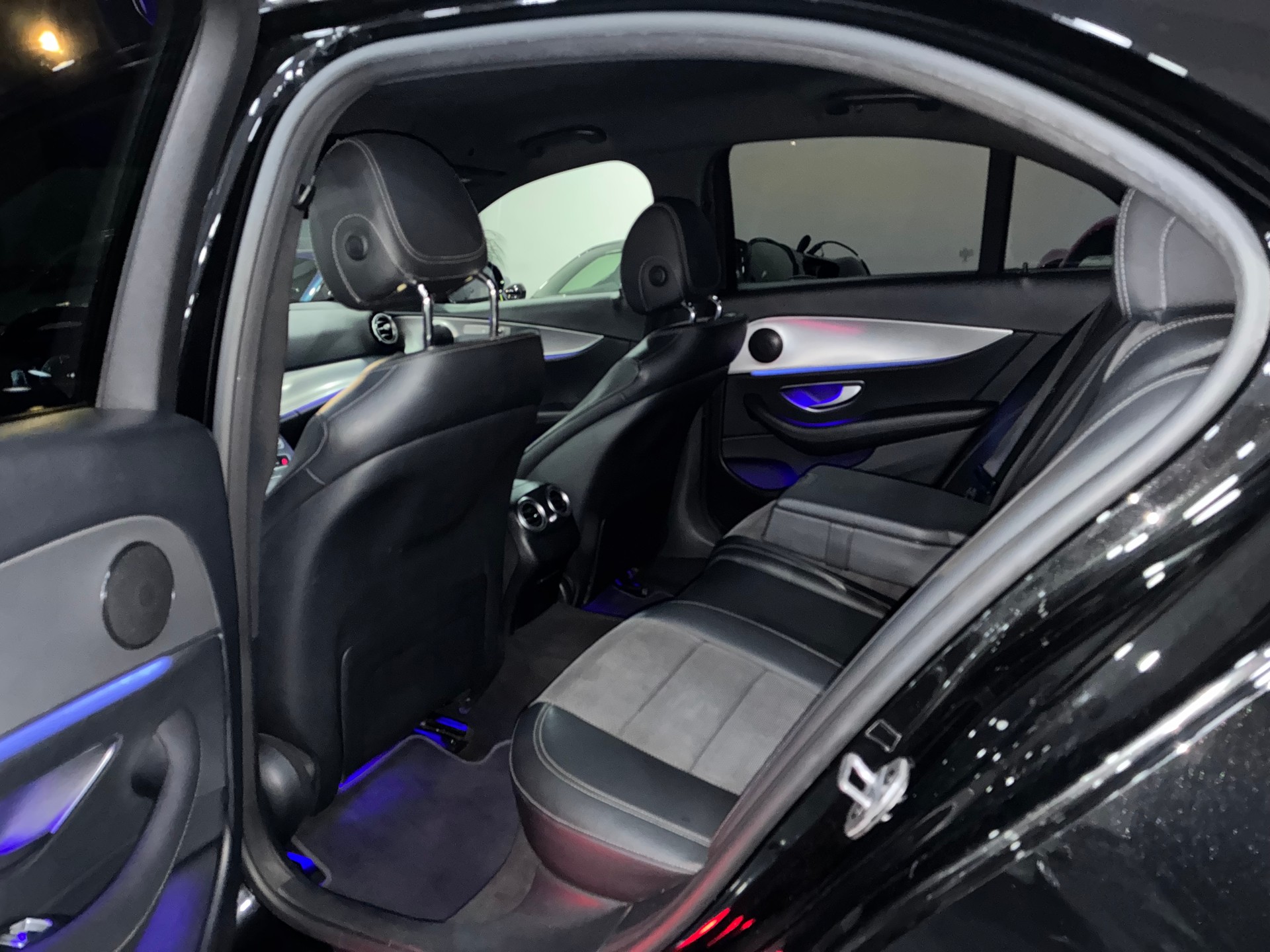 MERCEDES-BENZ E 220d Swiss Star AMG Line 4Matic 9G-Tronic-image-12