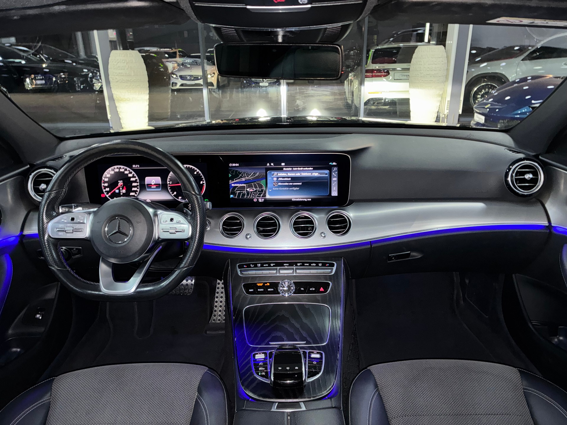MERCEDES-BENZ E 220d Swiss Star AMG Line 4Matic 9G-Tronic-image-7