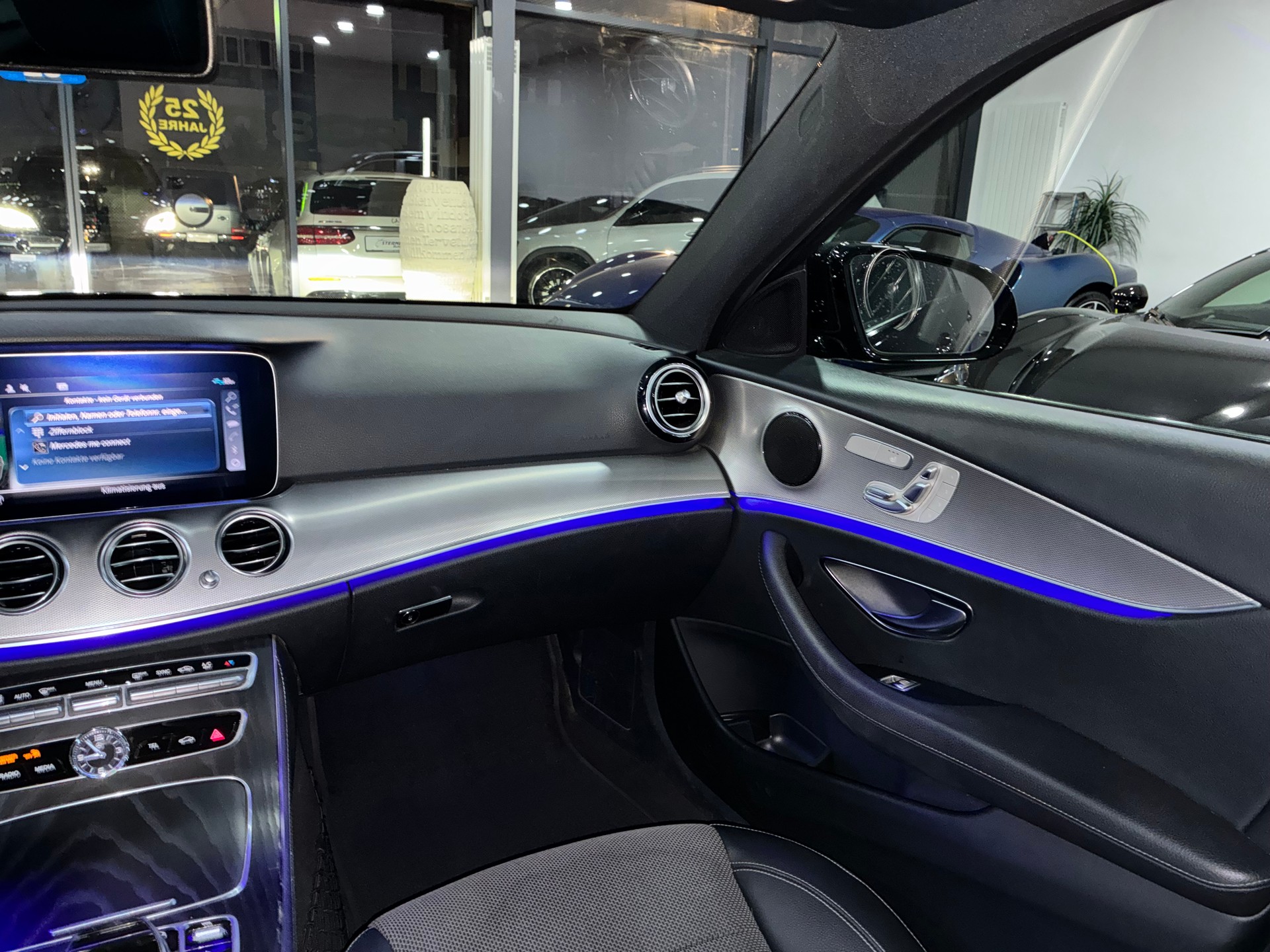MERCEDES-BENZ E 220d Swiss Star AMG Line 4Matic 9G-Tronic-image-9