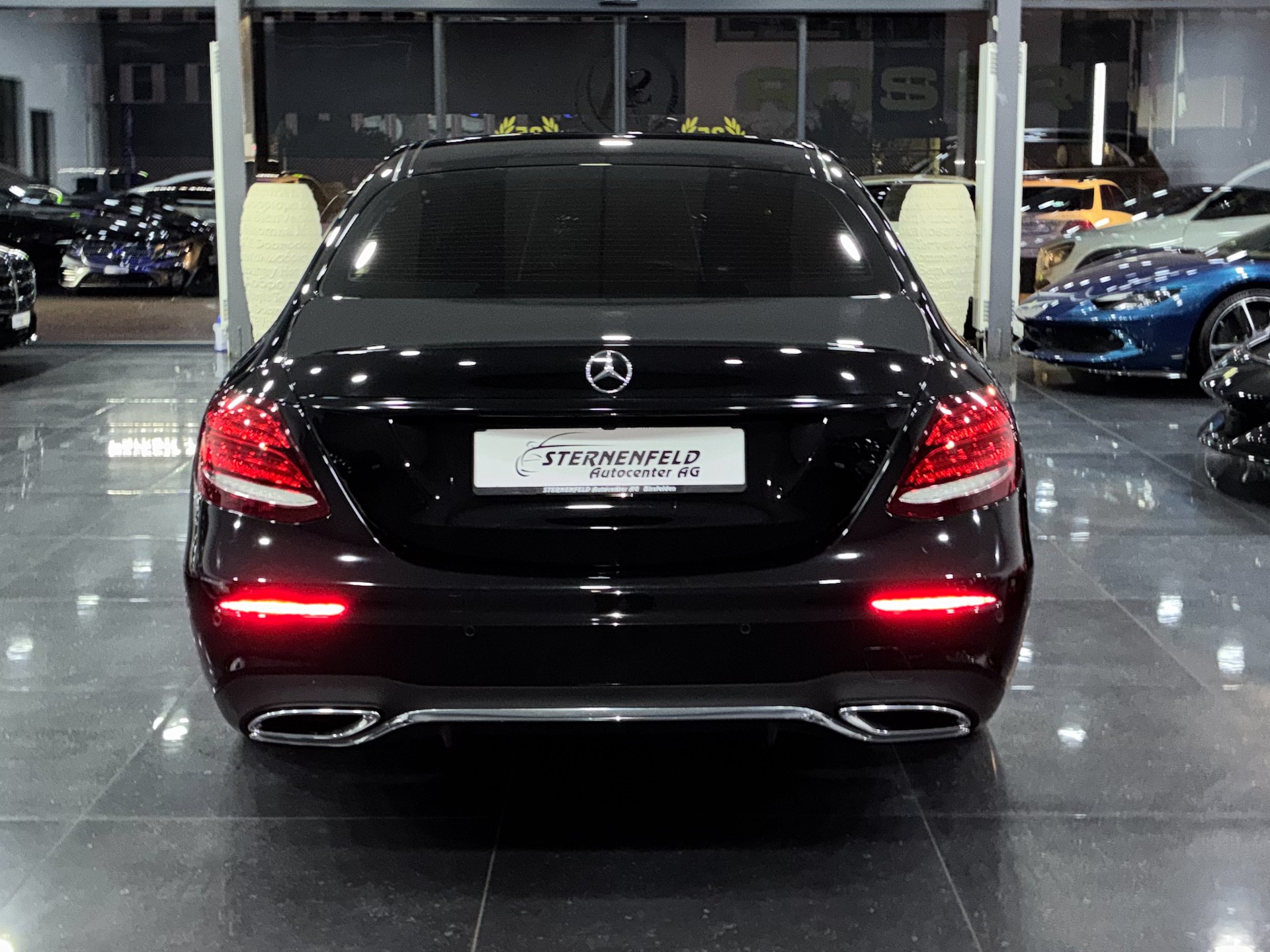 MERCEDES-BENZ E 220d Swiss Star AMG Line 4Matic 9G-Tronic-image-5