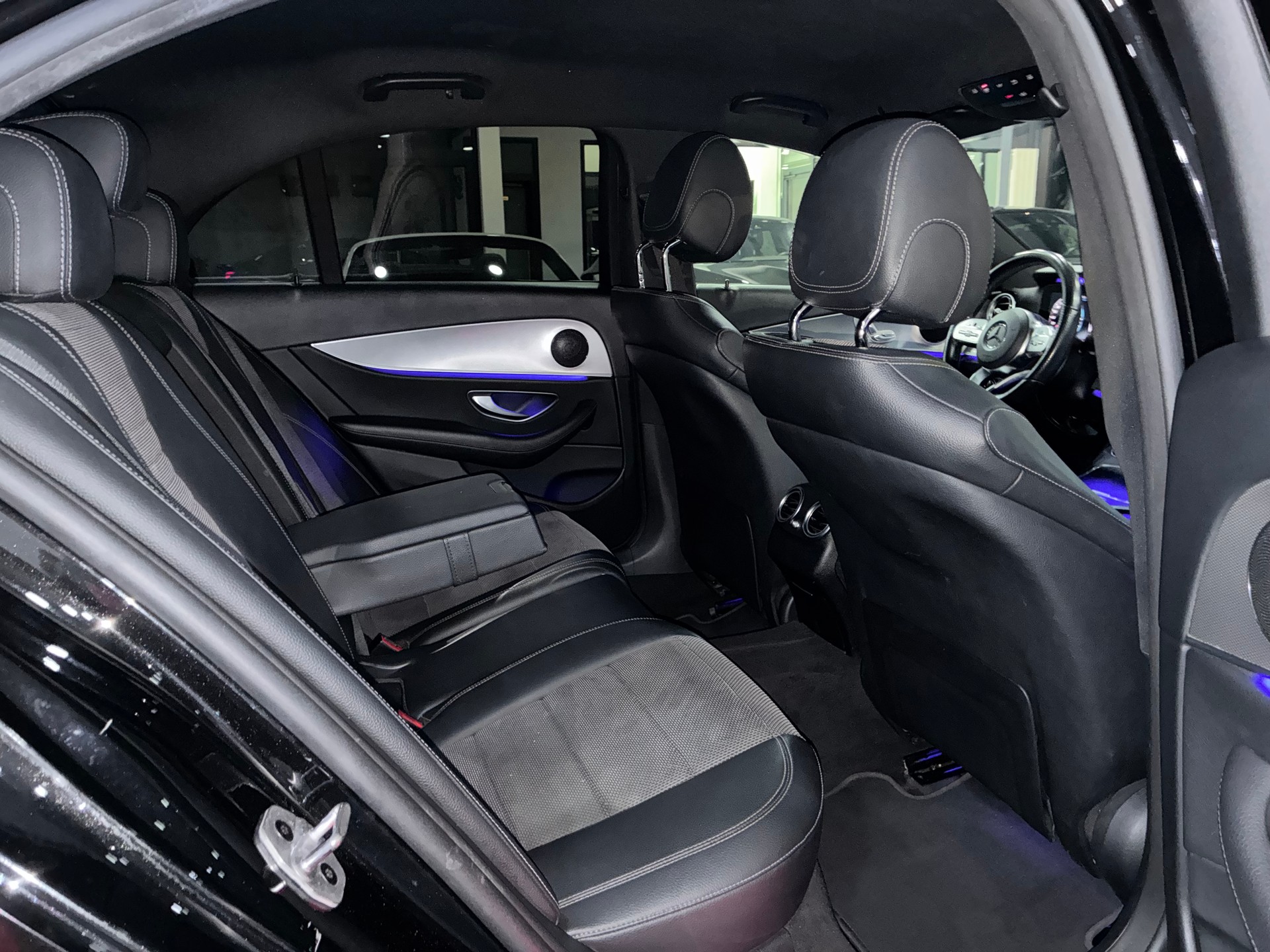 MERCEDES-BENZ E 220d Swiss Star AMG Line 4Matic 9G-Tronic-image-11