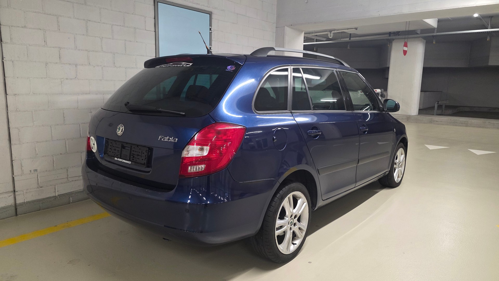 SKODA Fabia 1.9 TDI Sport Combi-image-4