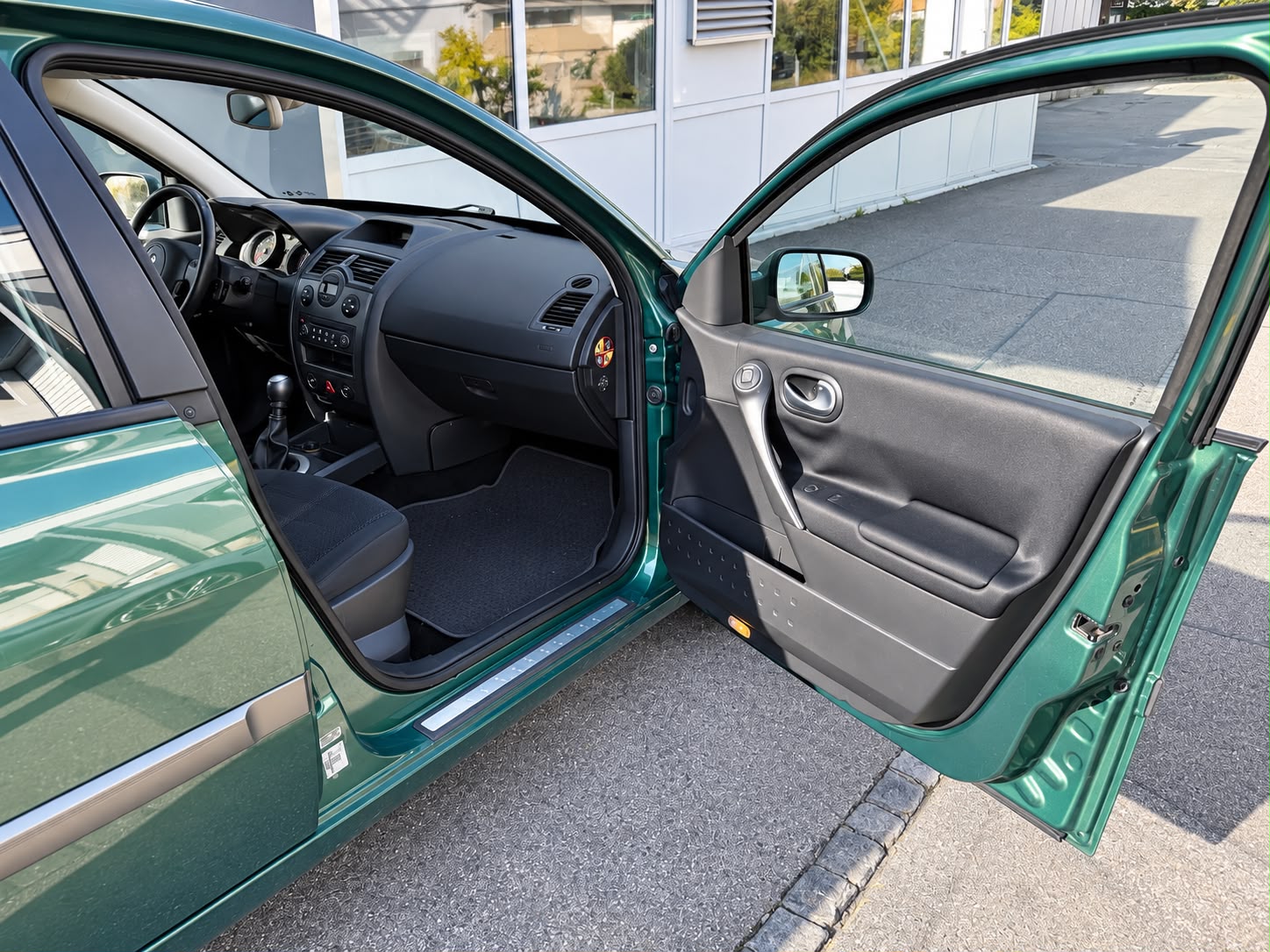 RENAULT Mégane 2.0 16V Dynamique-image-17