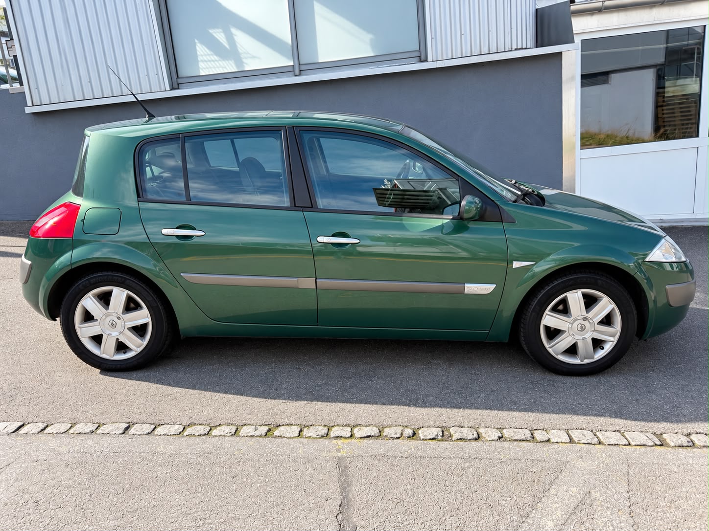RENAULT Mégane 2.0 16V Dynamique-image-4