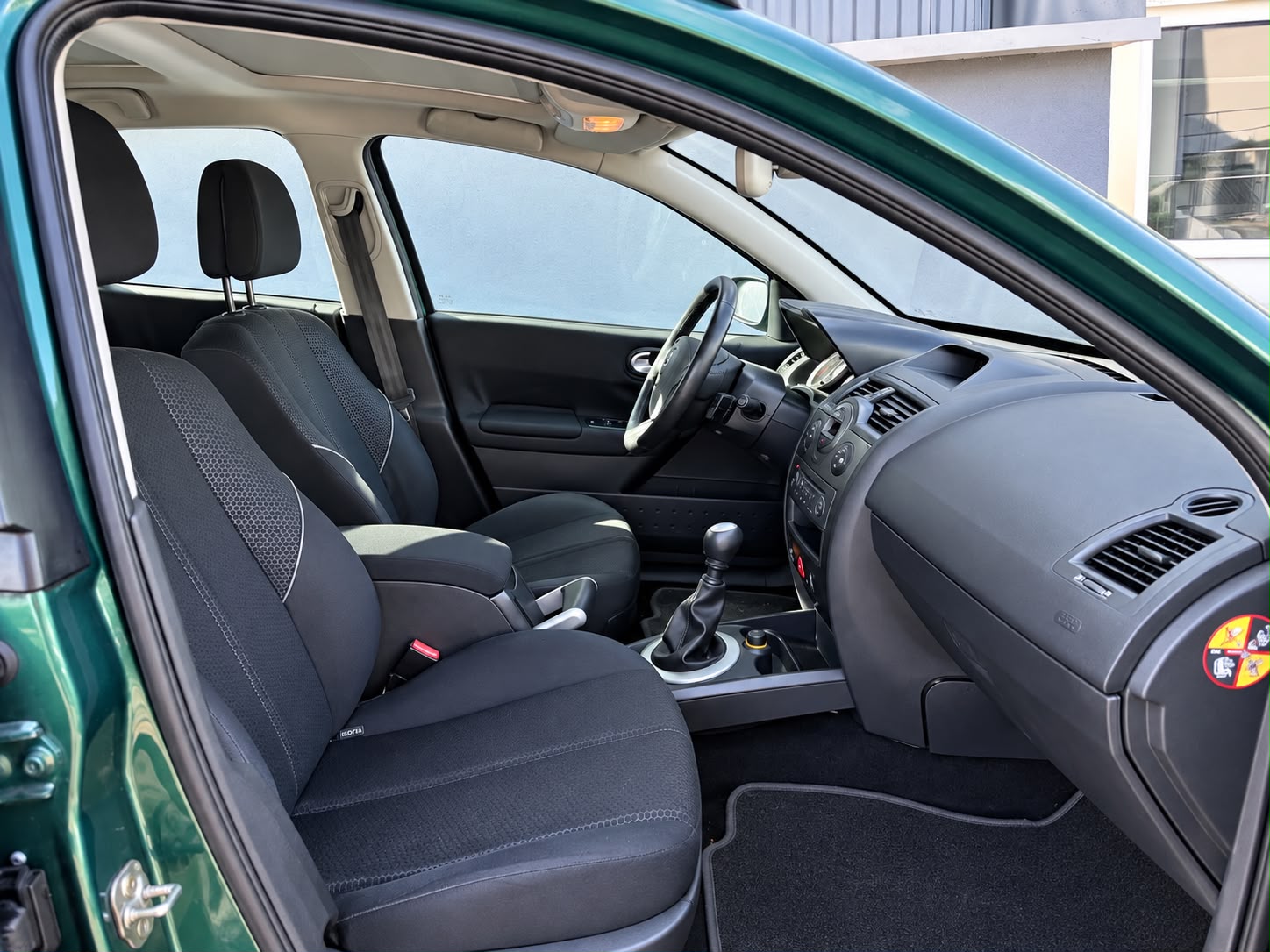 RENAULT Mégane 2.0 16V Dynamique-image-18