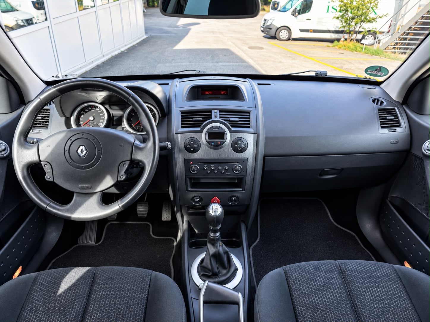 RENAULT Mégane 2.0 16V Dynamique-image-9