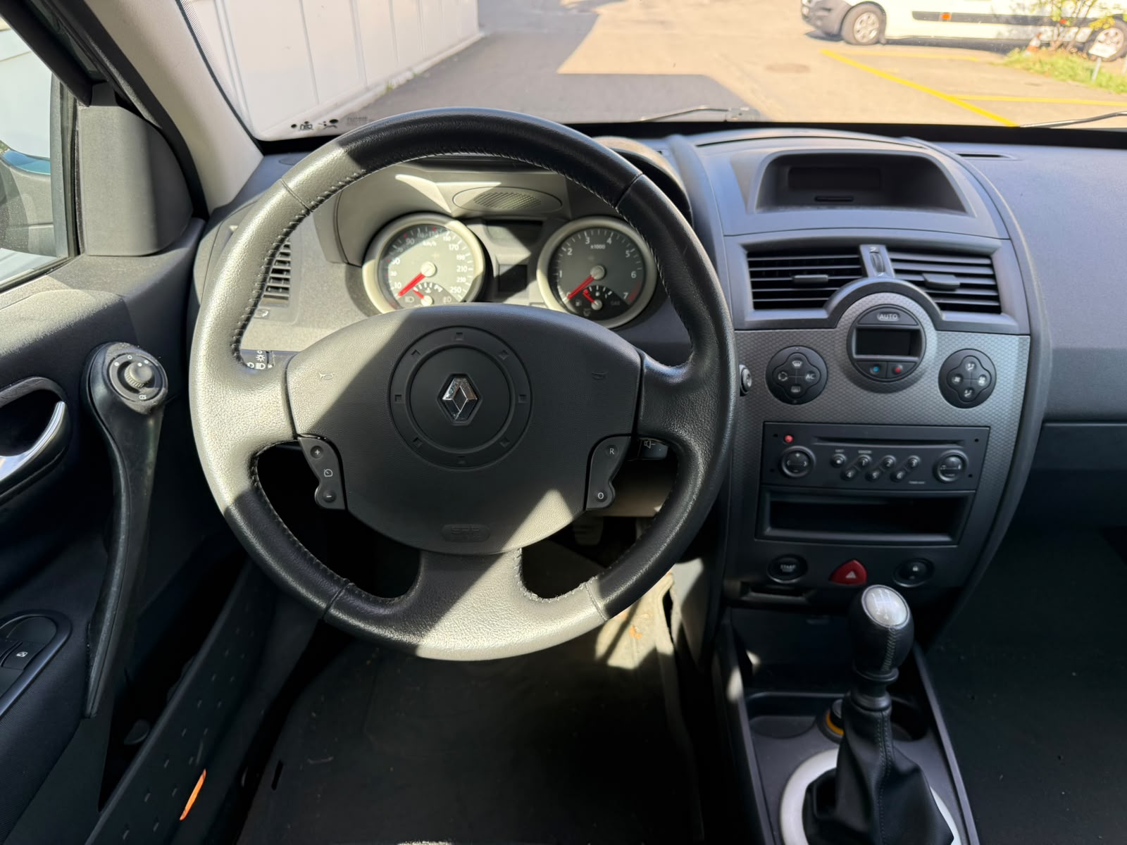 RENAULT Mégane 2.0 16V Dynamique-image-10