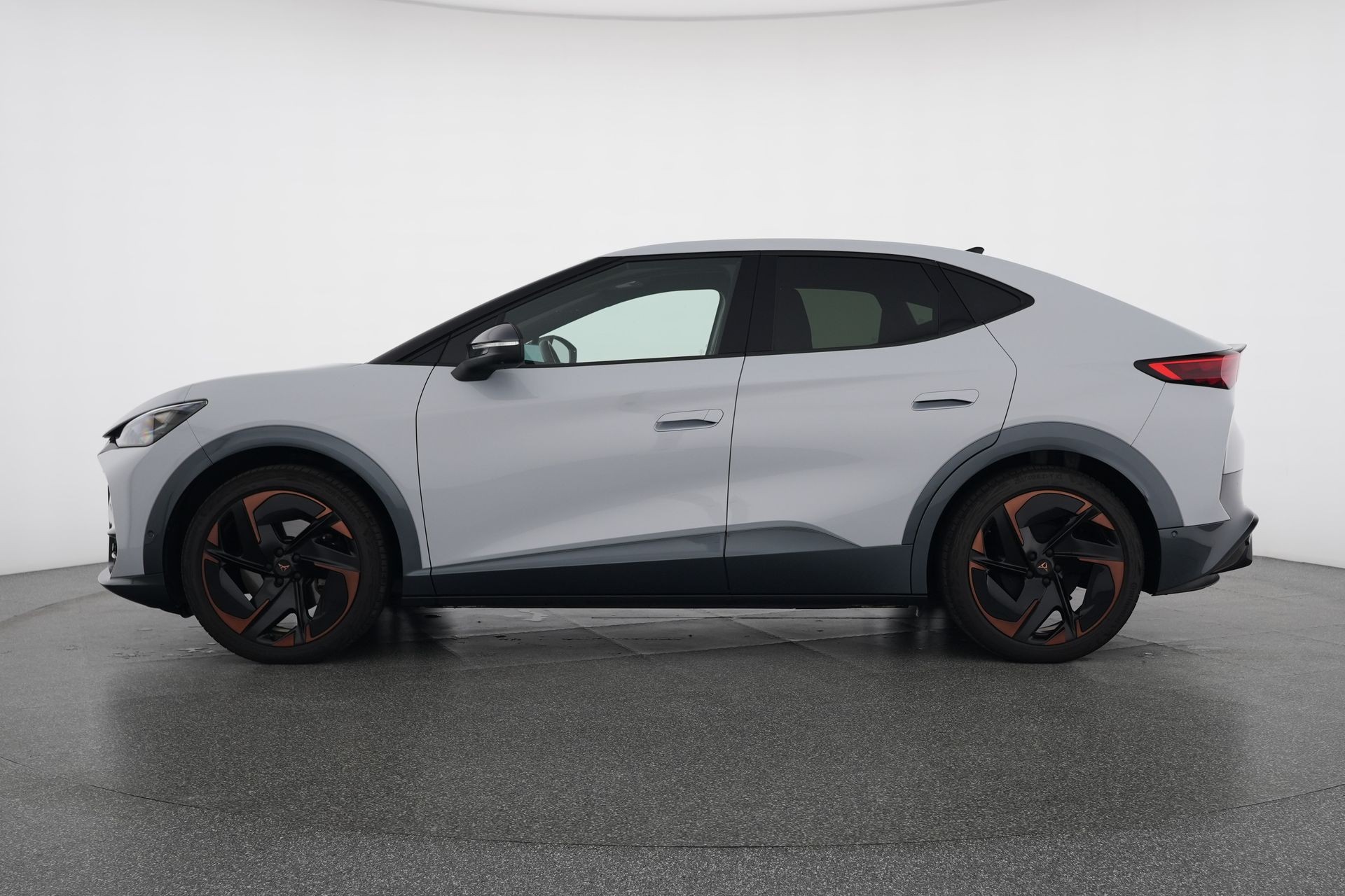 CUPRA Tavascan Type 9 77 kWh Adrenaline-image-2