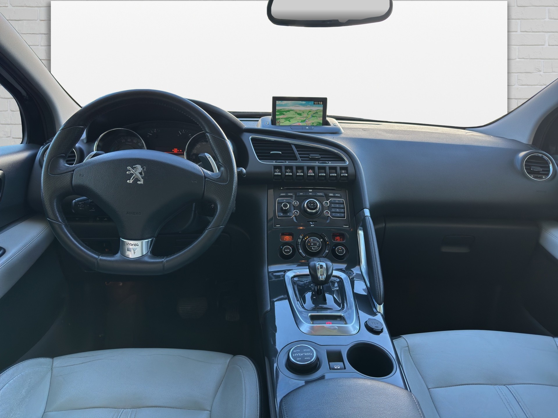 PEUGEOT 3008 HYbrid4 2.0 HDI EGS6-image-7