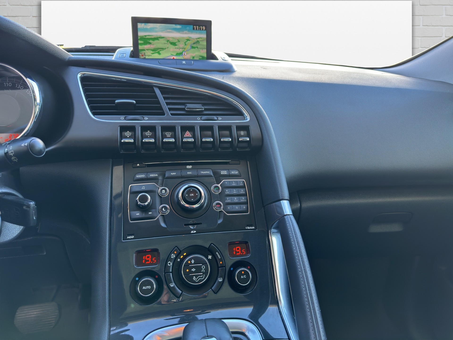 PEUGEOT 3008 HYbrid4 2.0 HDI EGS6-image-8